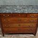 Commode ancienne époque Louis XVI en acajou et filets avec plateau marbre