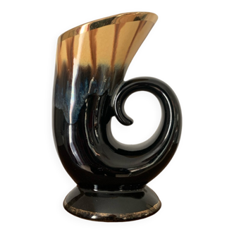 Horn shaped vase