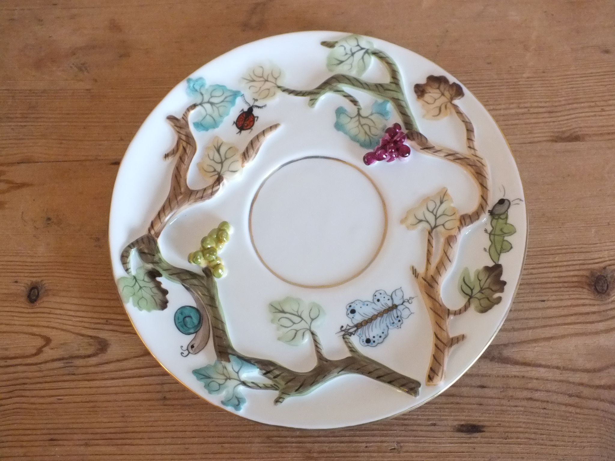 Cup n°1 CAP porcelanas Portugal insects and fruits in relief