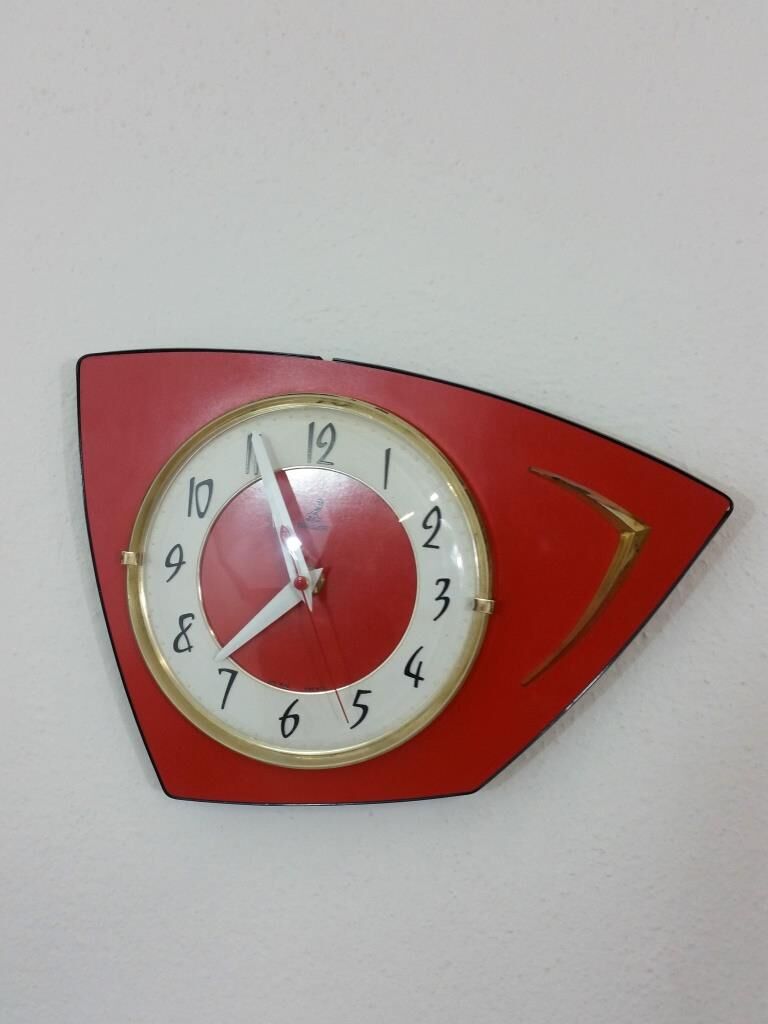 Red formica pendulum