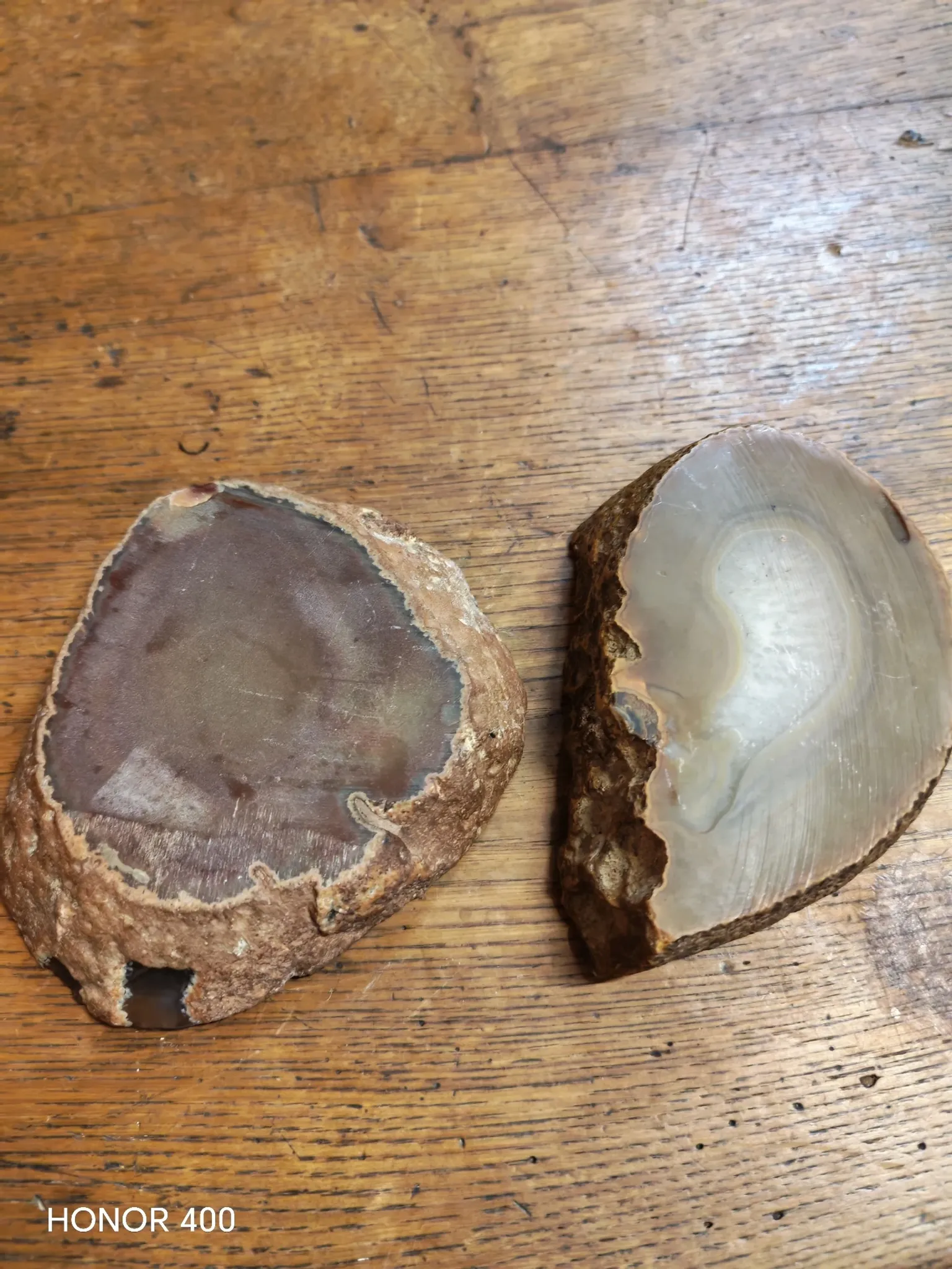Pair of vintage 1970s polished natural agate catchalls.
