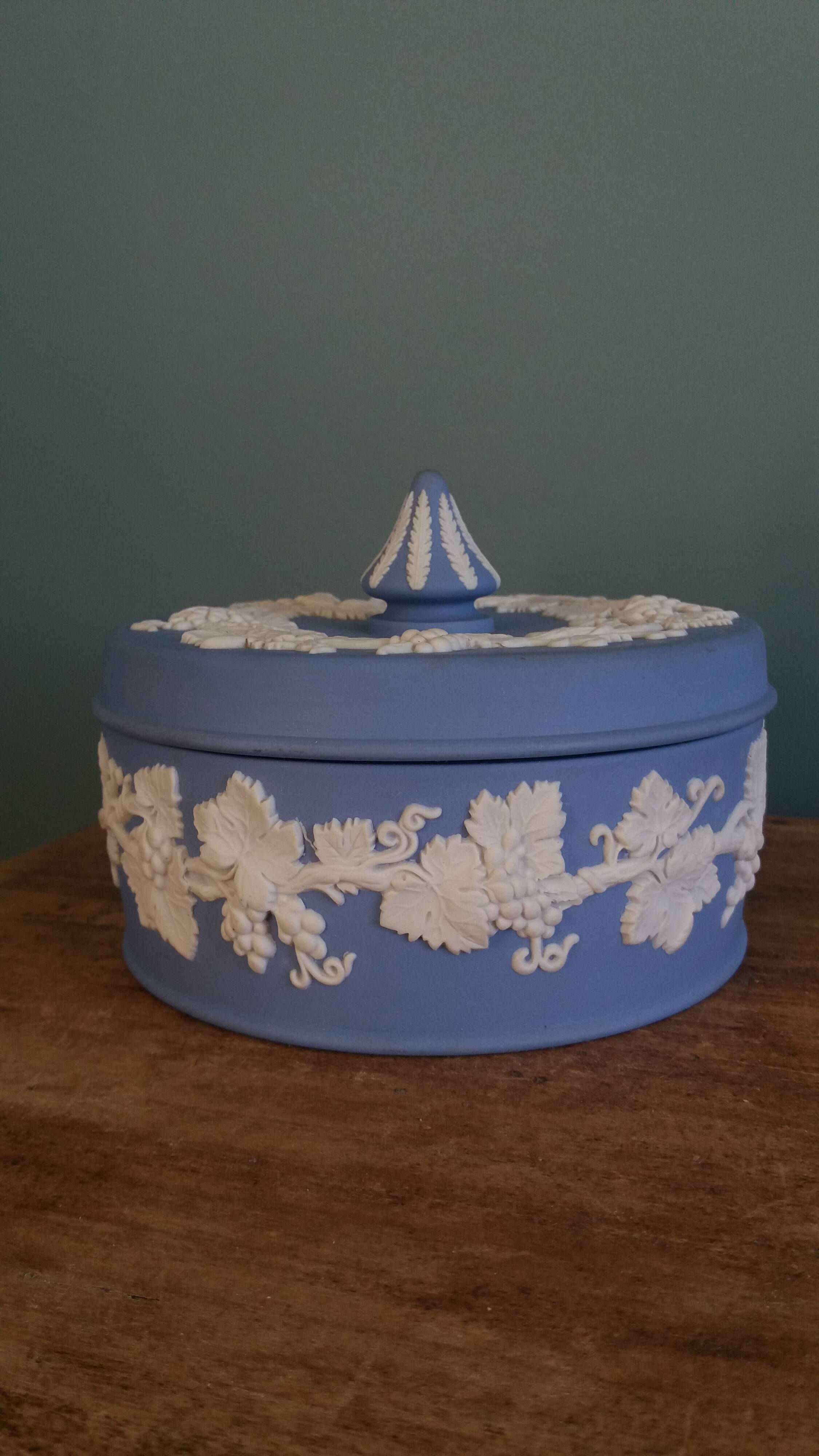 Wedgwood jasperware sweet box