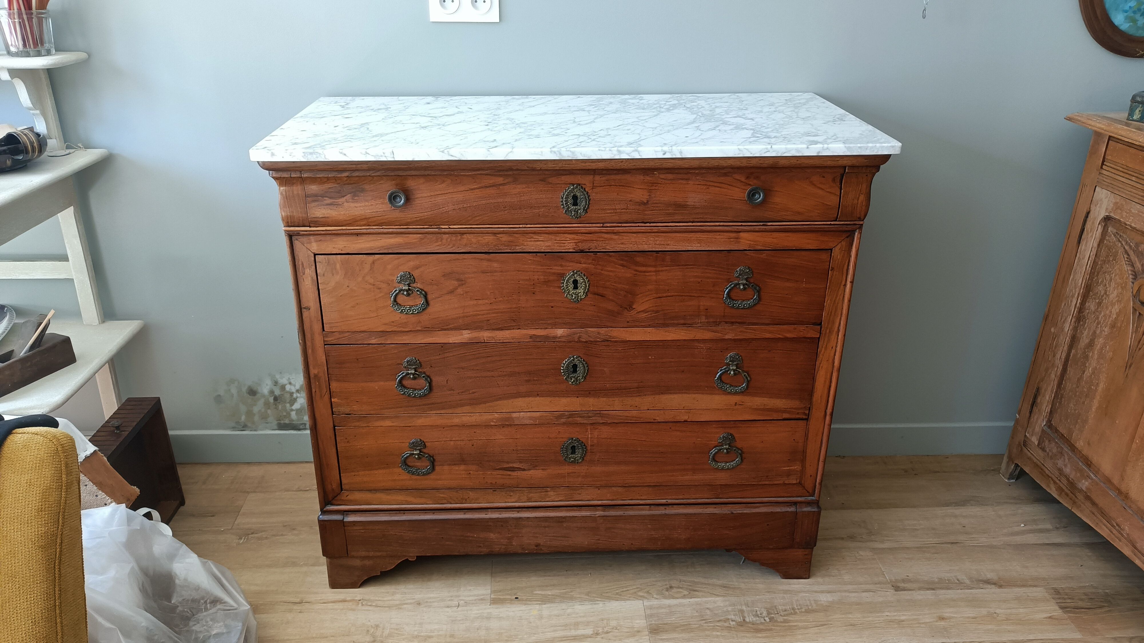 Marble chest of drawers 4 drawers