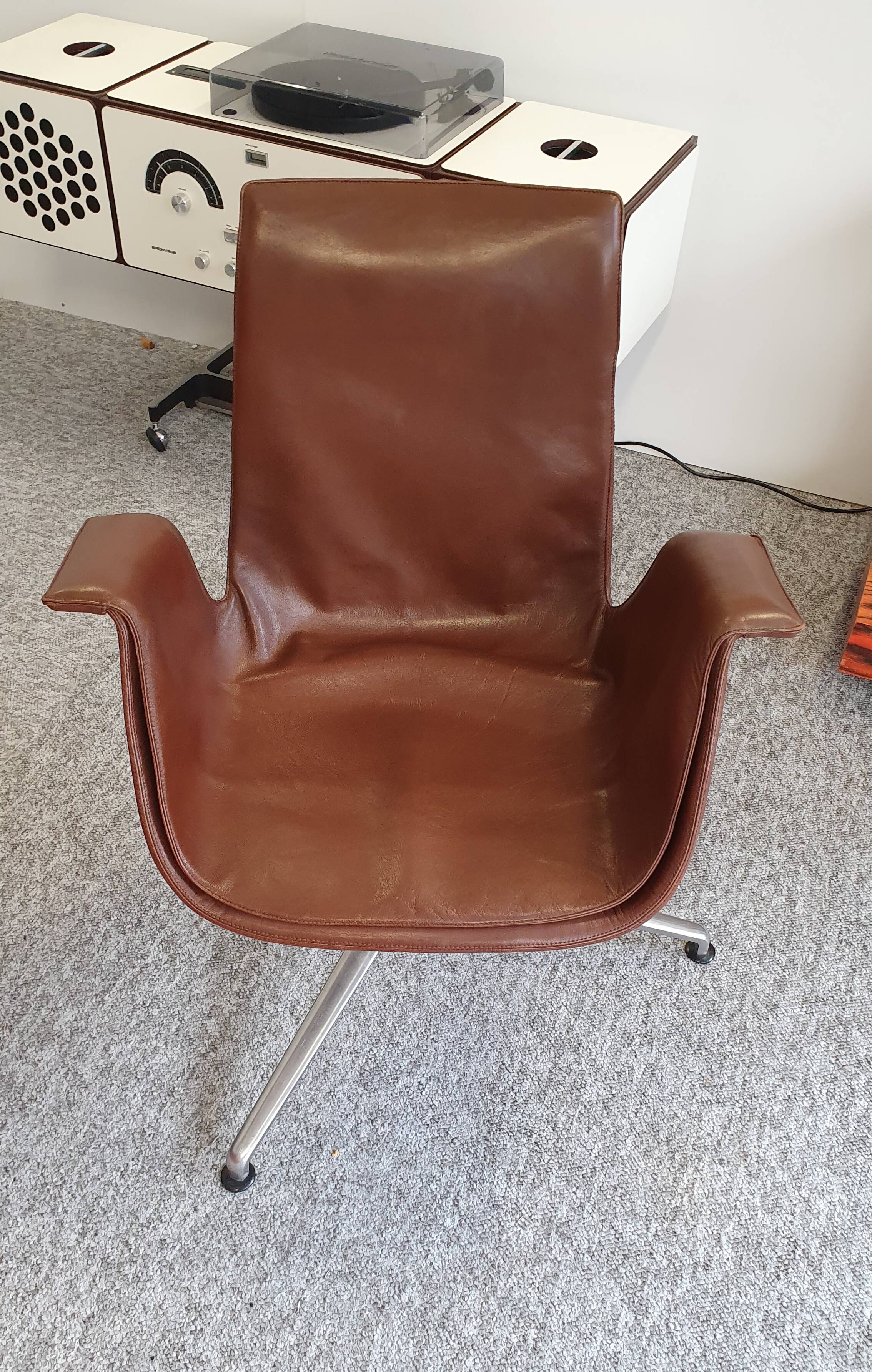 Tulip Chair by Jørgen Kastholm & Preben Fabricius Kill International