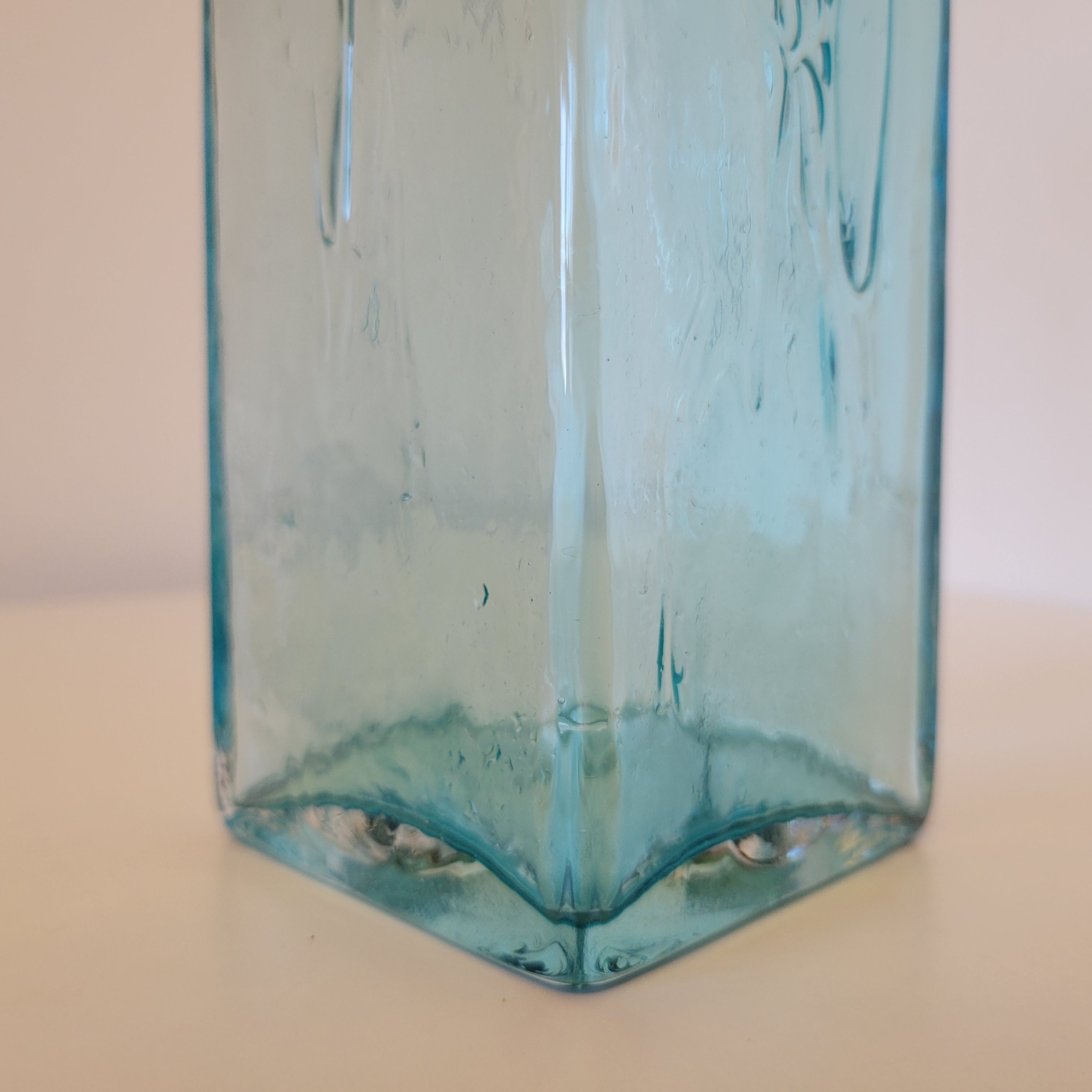 Régis Anchuelo blue glass vase contemporary art