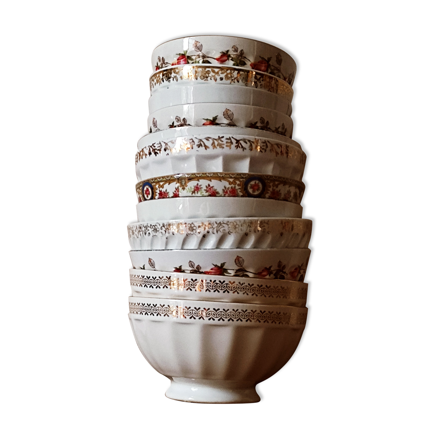 Set of 12 mismatched porcelain bowls