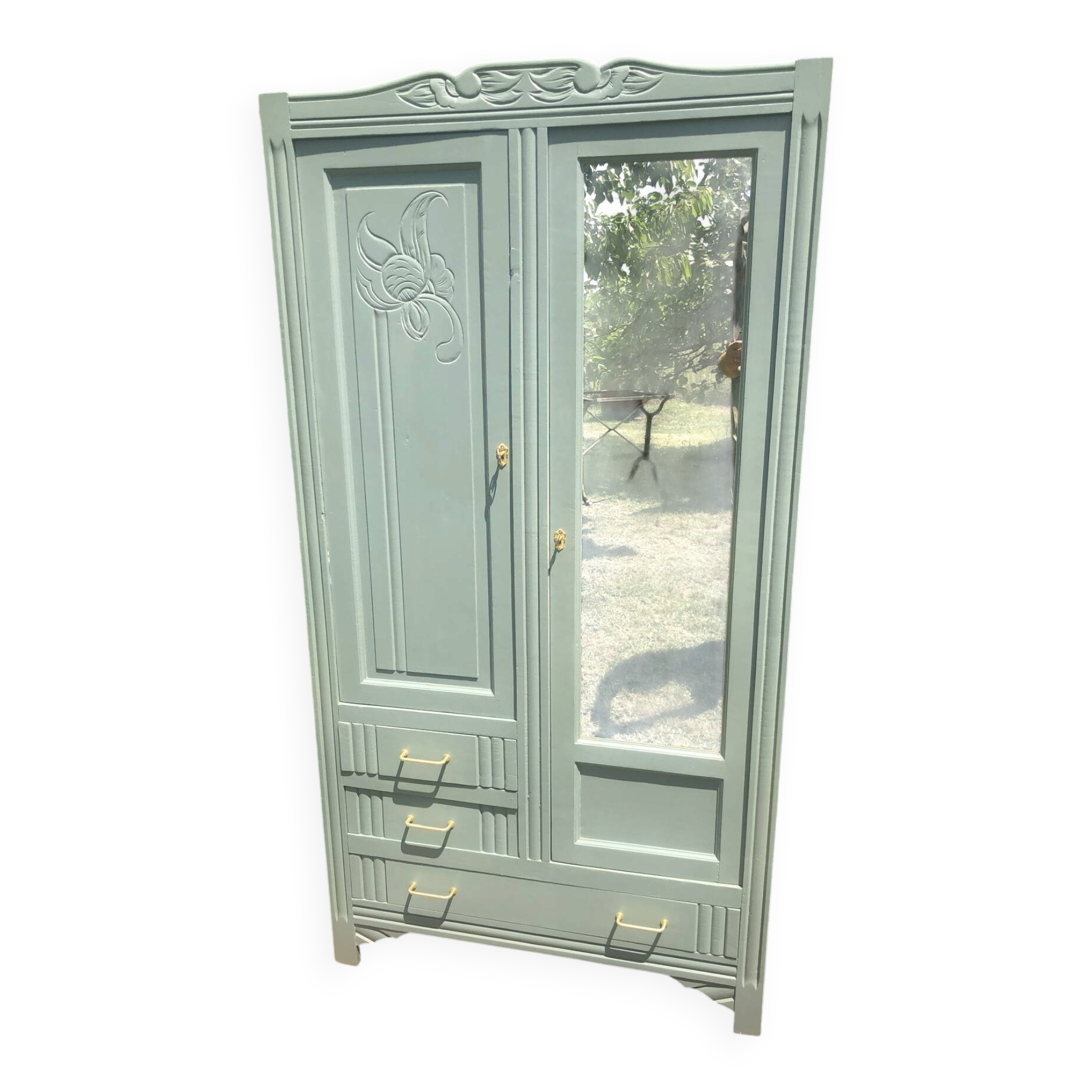 Armoire parisienne