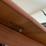 Extendable dining table