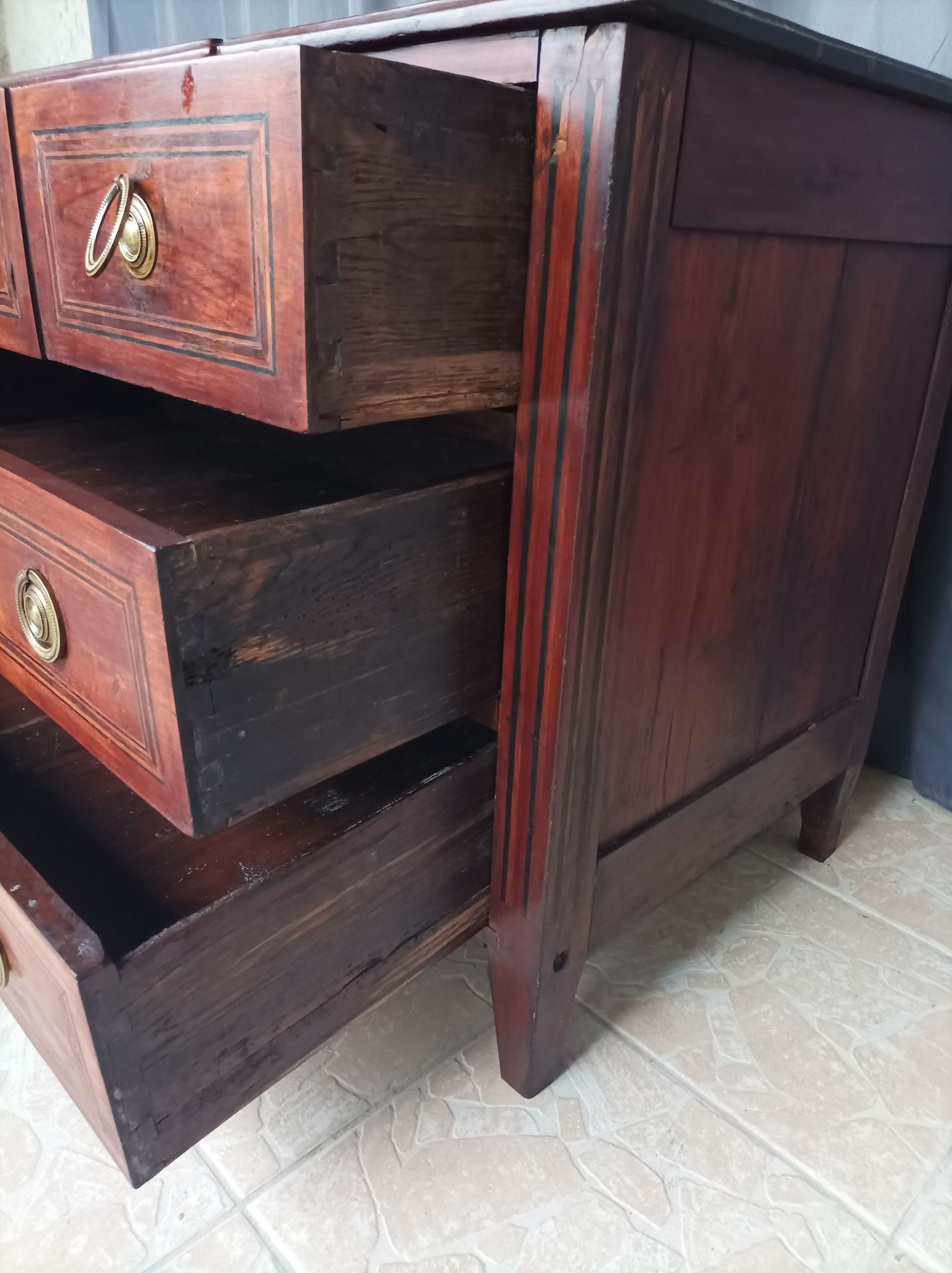 Louis XVI chest of drawers 18th