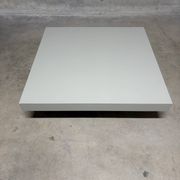 Set of 2 design coffee tables by Molteni&C, light wood and grey lacquered.