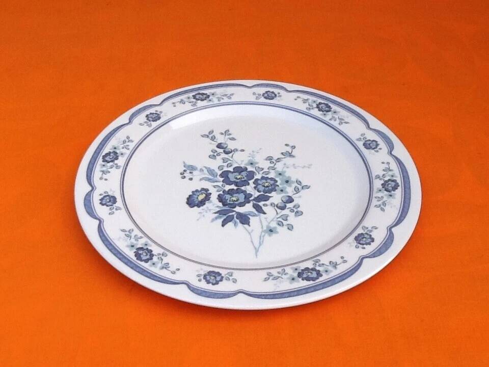 6 Assiettes plates / 1 Plat de service Décor floral