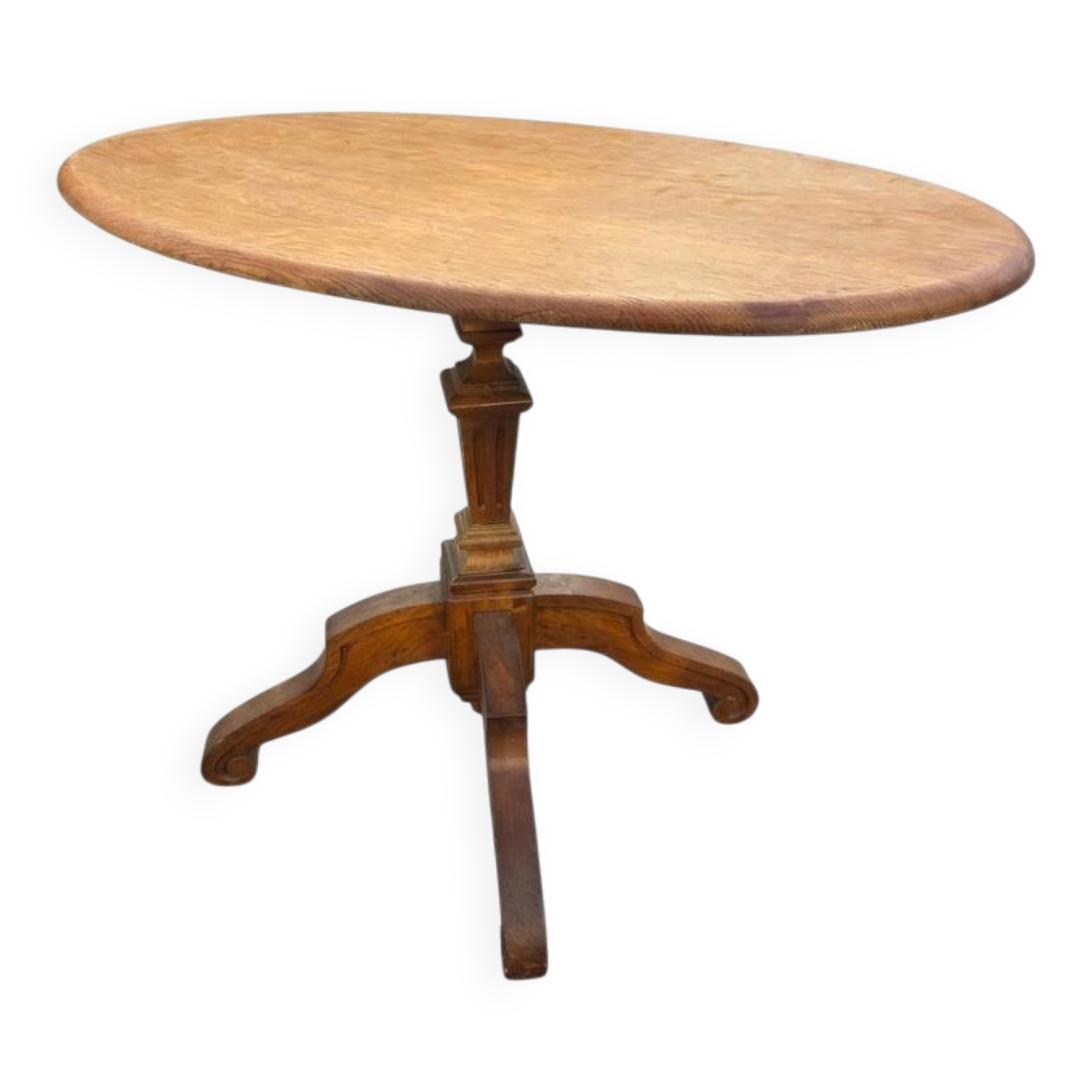 Oak guéridon table from the early 20th century.