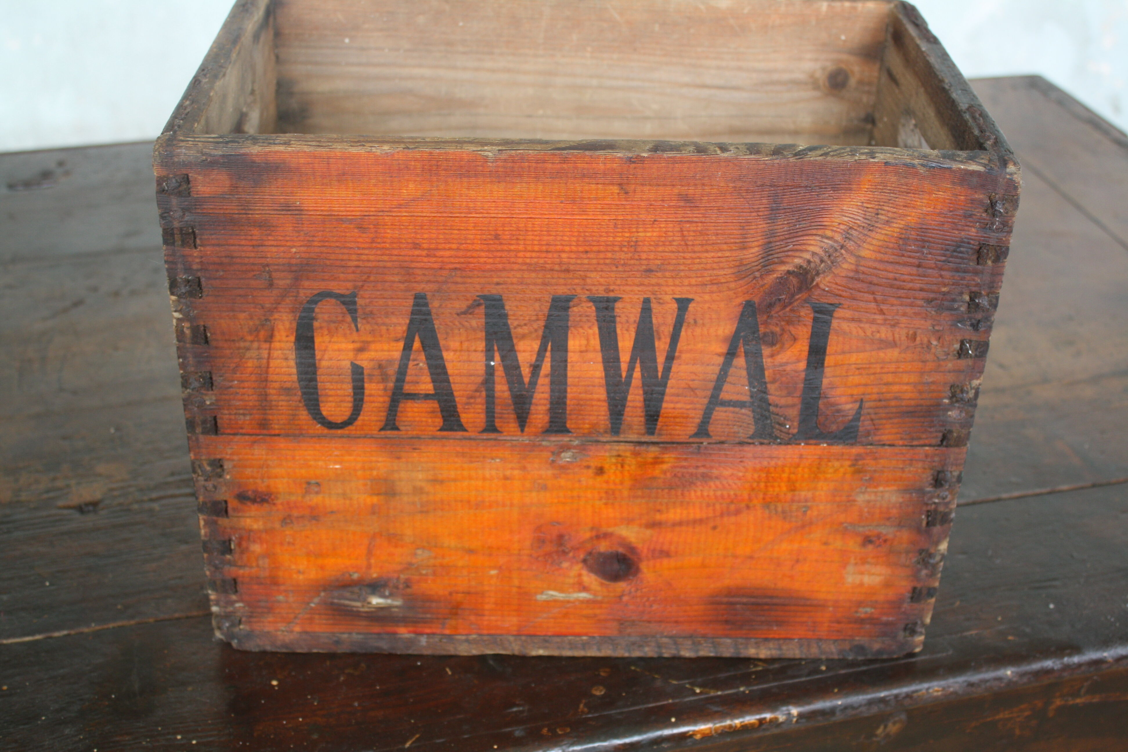 Wooden crate for Camwal water bottles