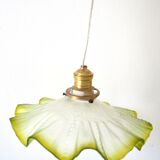 Green glass flower suspension