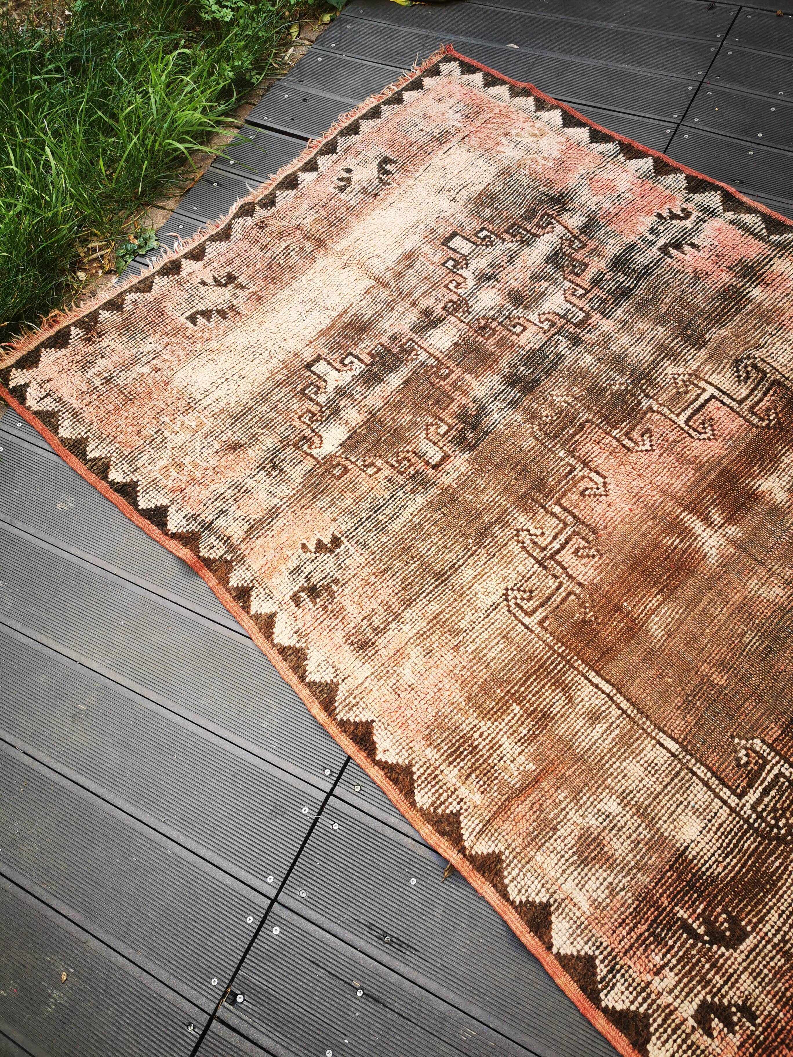 Berber carpet of the Moroccan atlas 236/124 cm