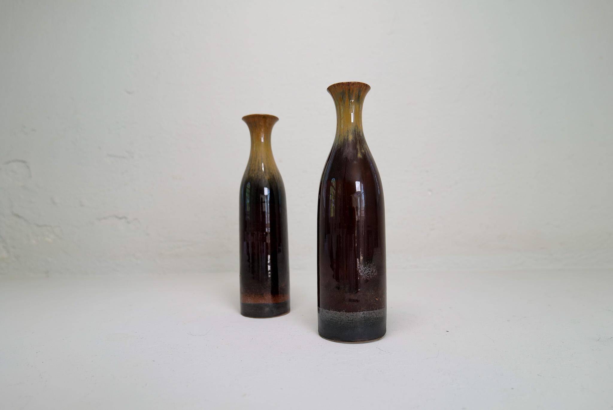 Modern Scandinavian pair of vases/bottles in ceramic by Carl-Harry Stålhane, Sweden.