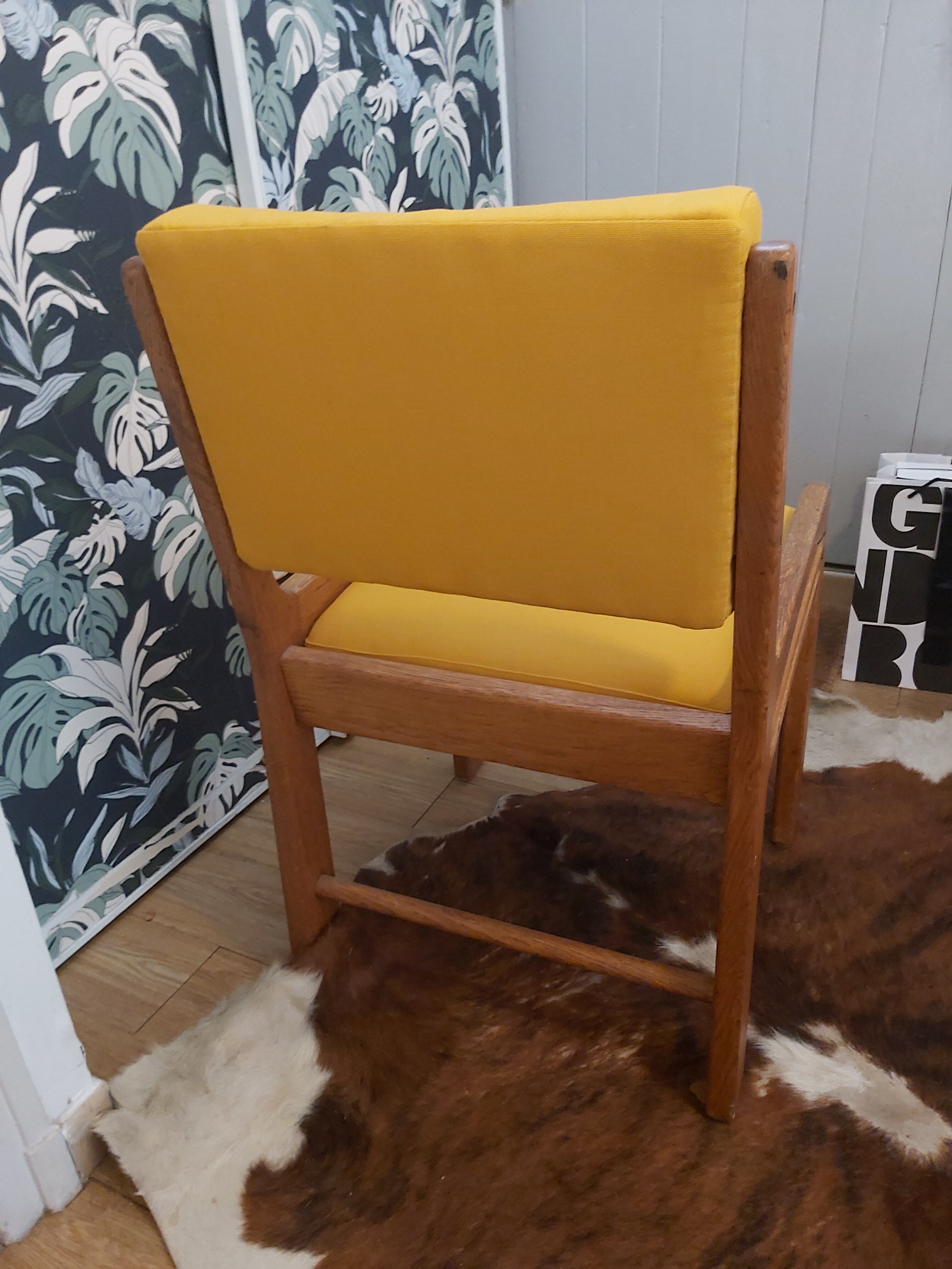 Chair in elm and fabric, 50