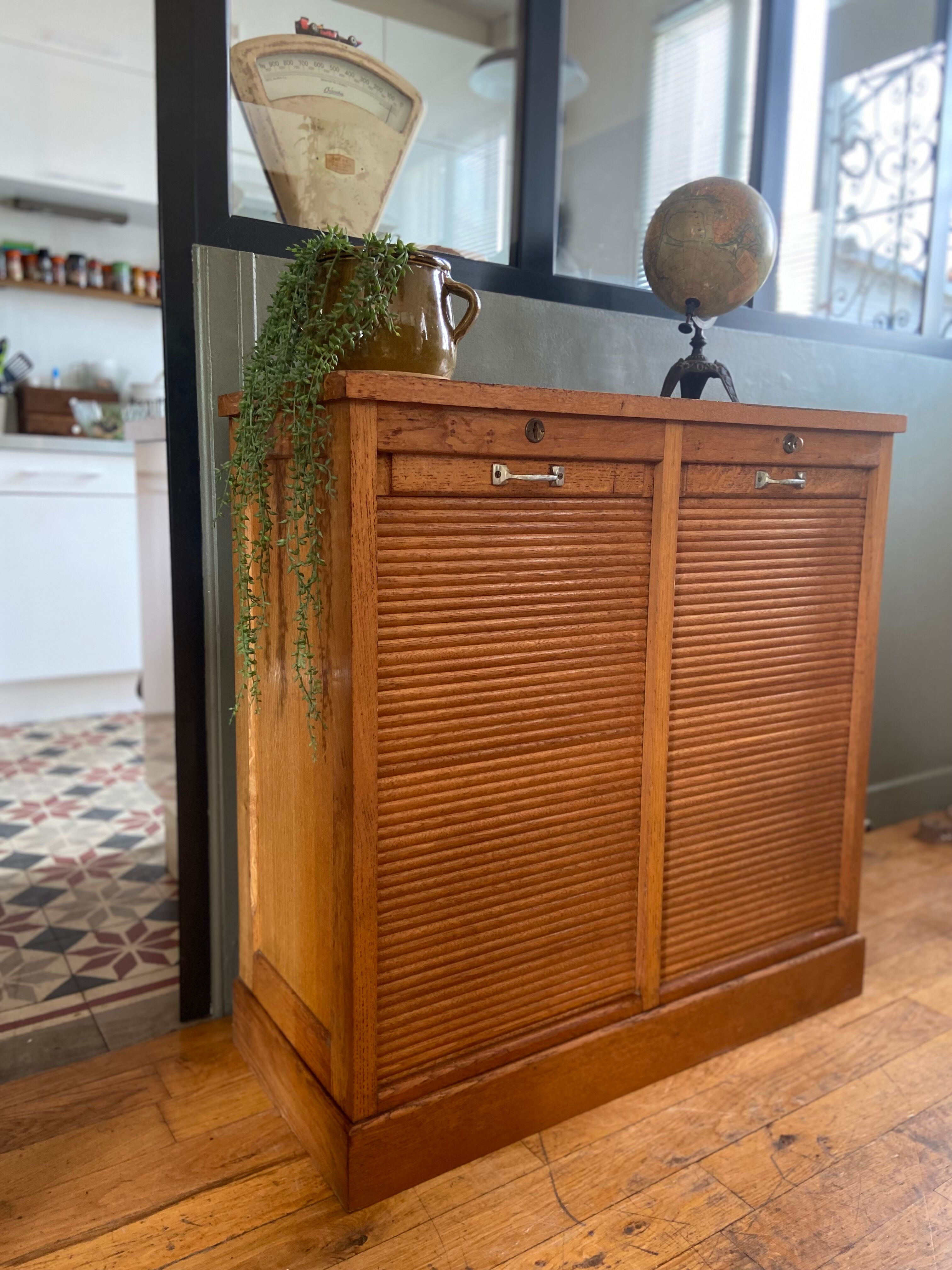 Low furniture double curtains