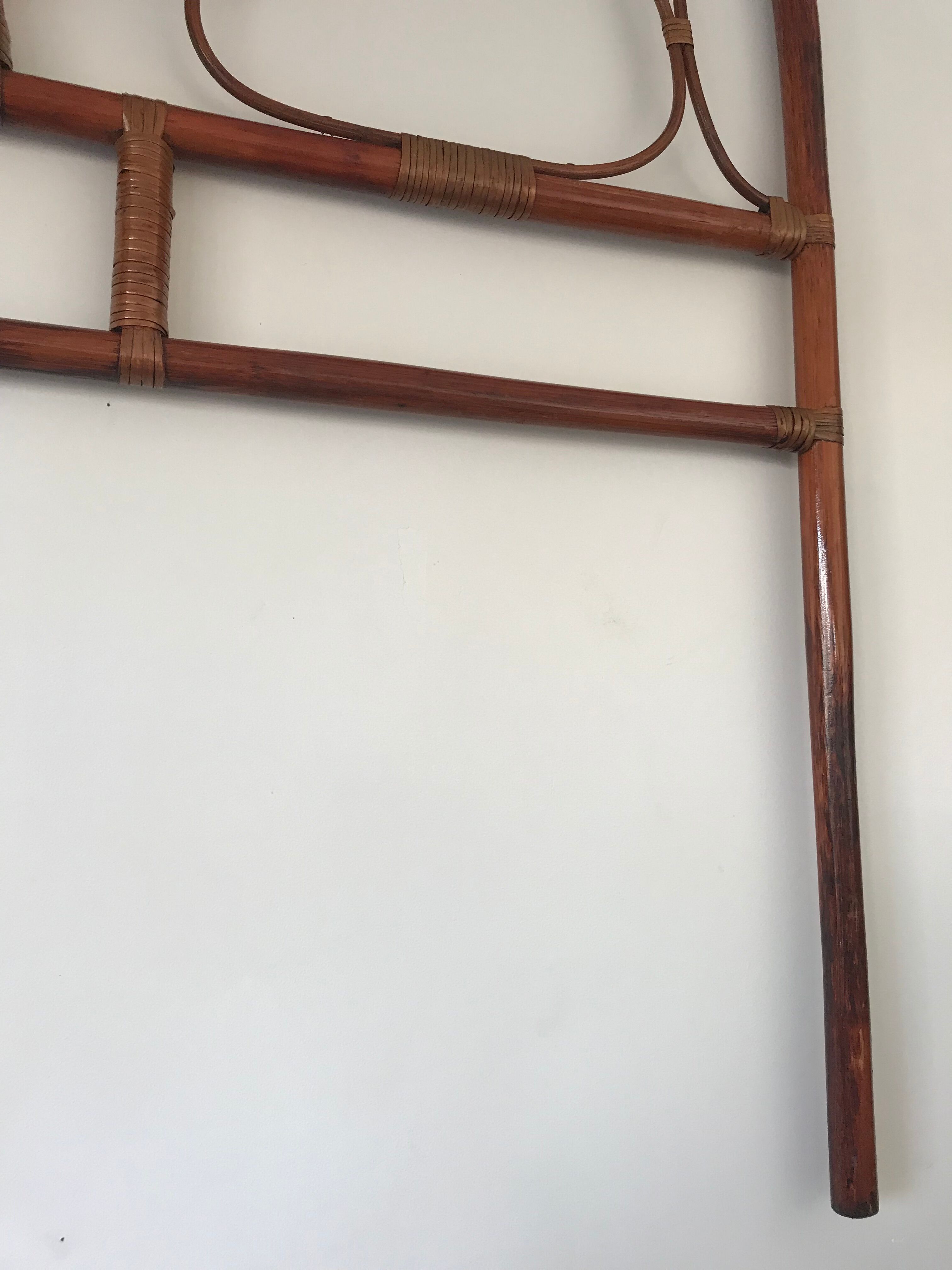 Peacock rattan headof