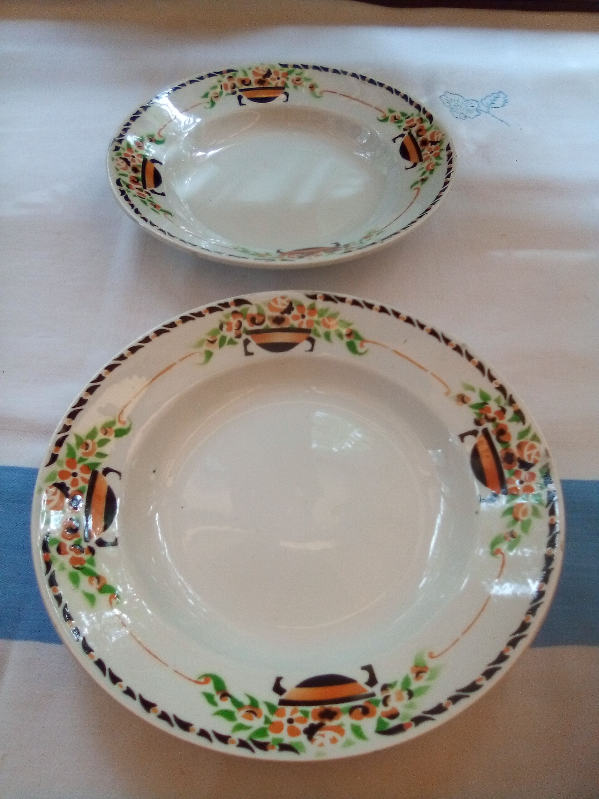 Assorted 12 dominant old brown/black plates