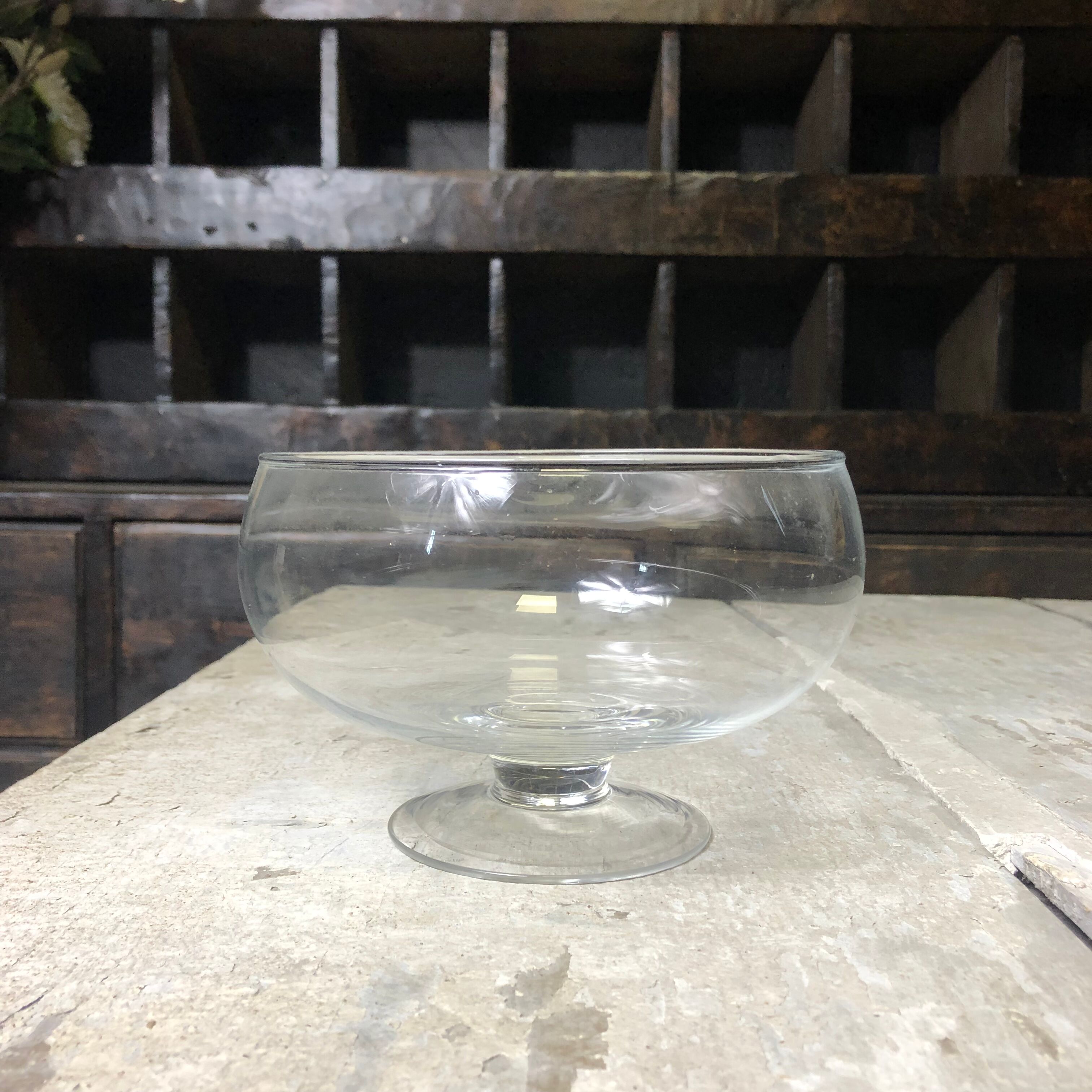 Glass bowl on foot