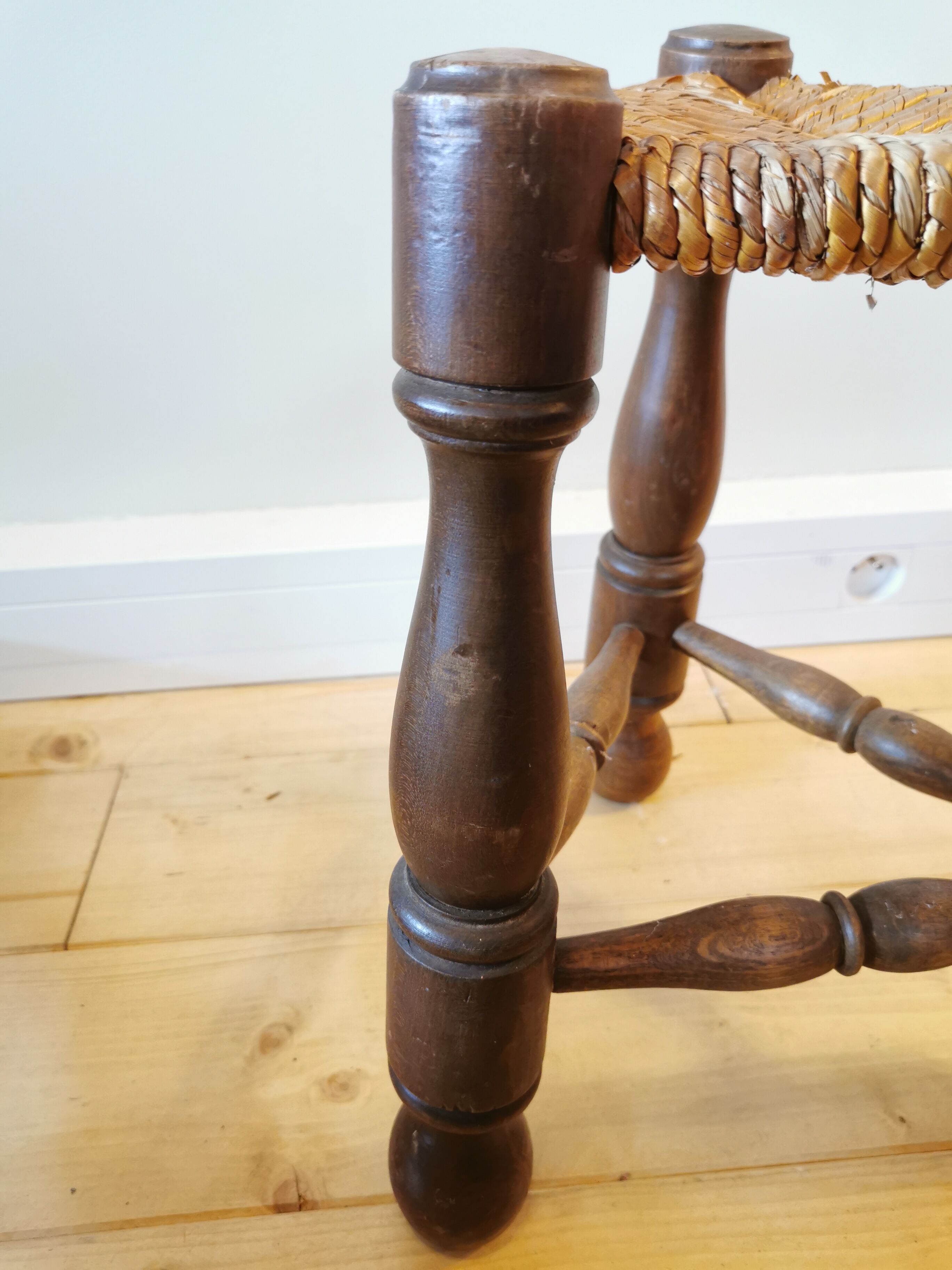 Tabouret tripode paillé des années 50