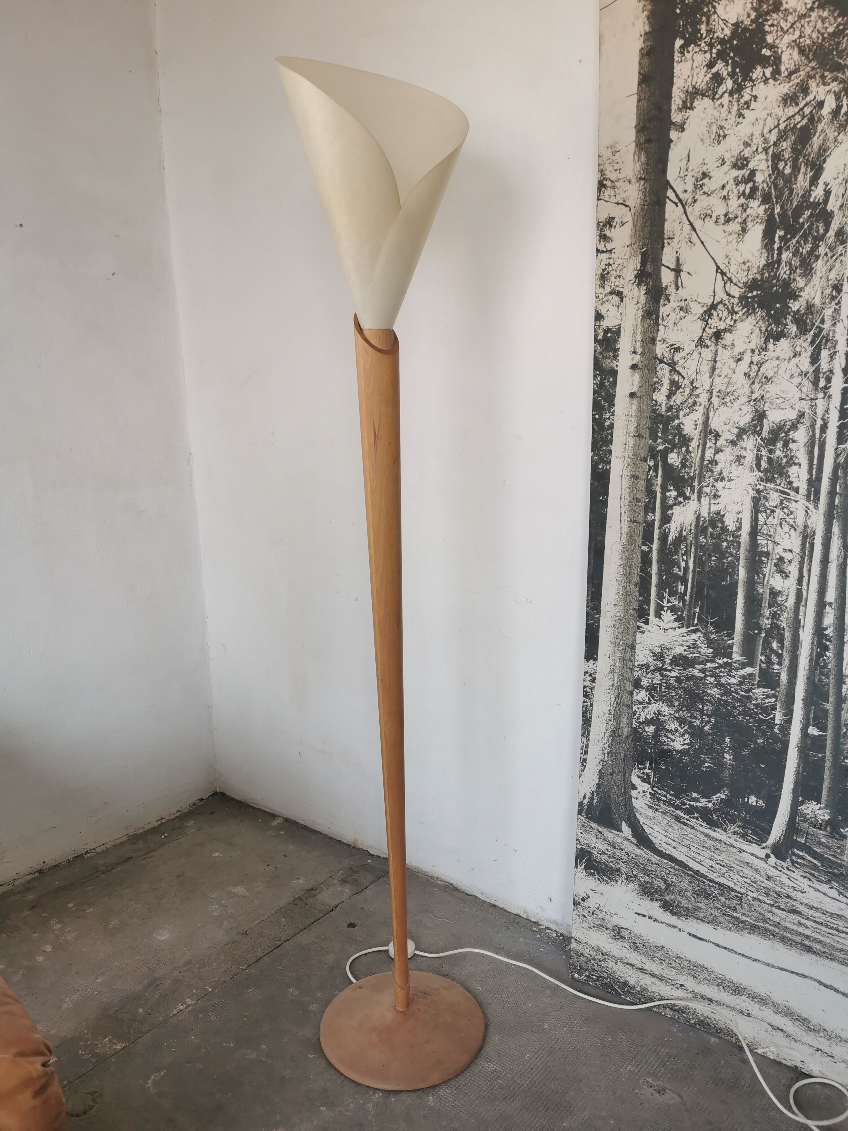 Floral wooden floor lamp
