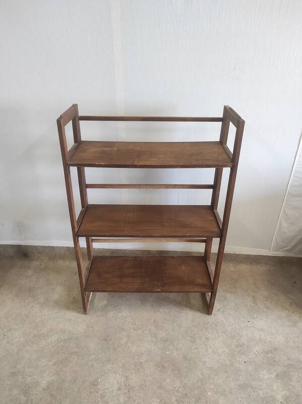 Foldable and stackable wooden shelves