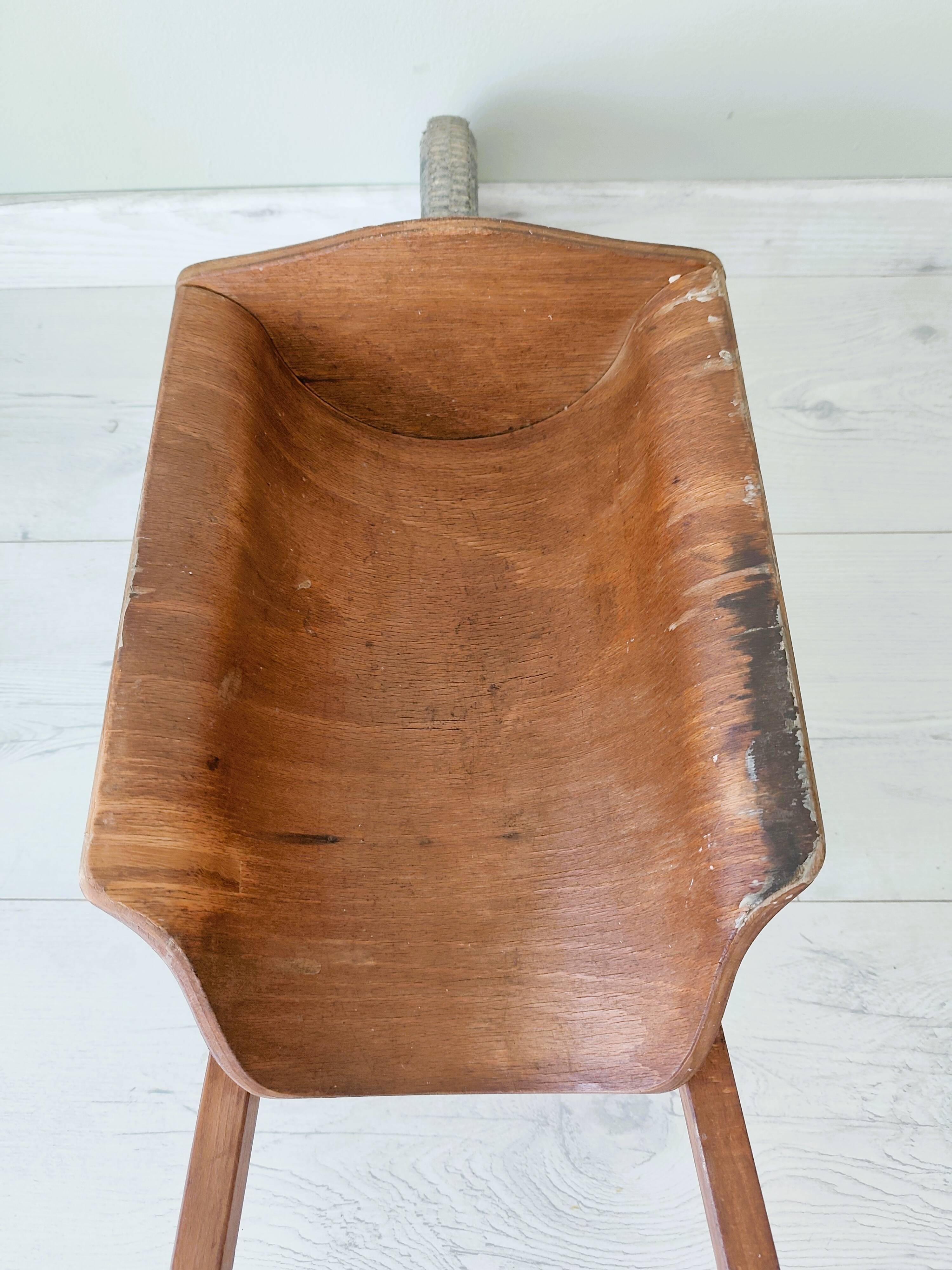 Ancienne brouette d'enfant jouet en bois