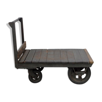Chariot de transport industriel