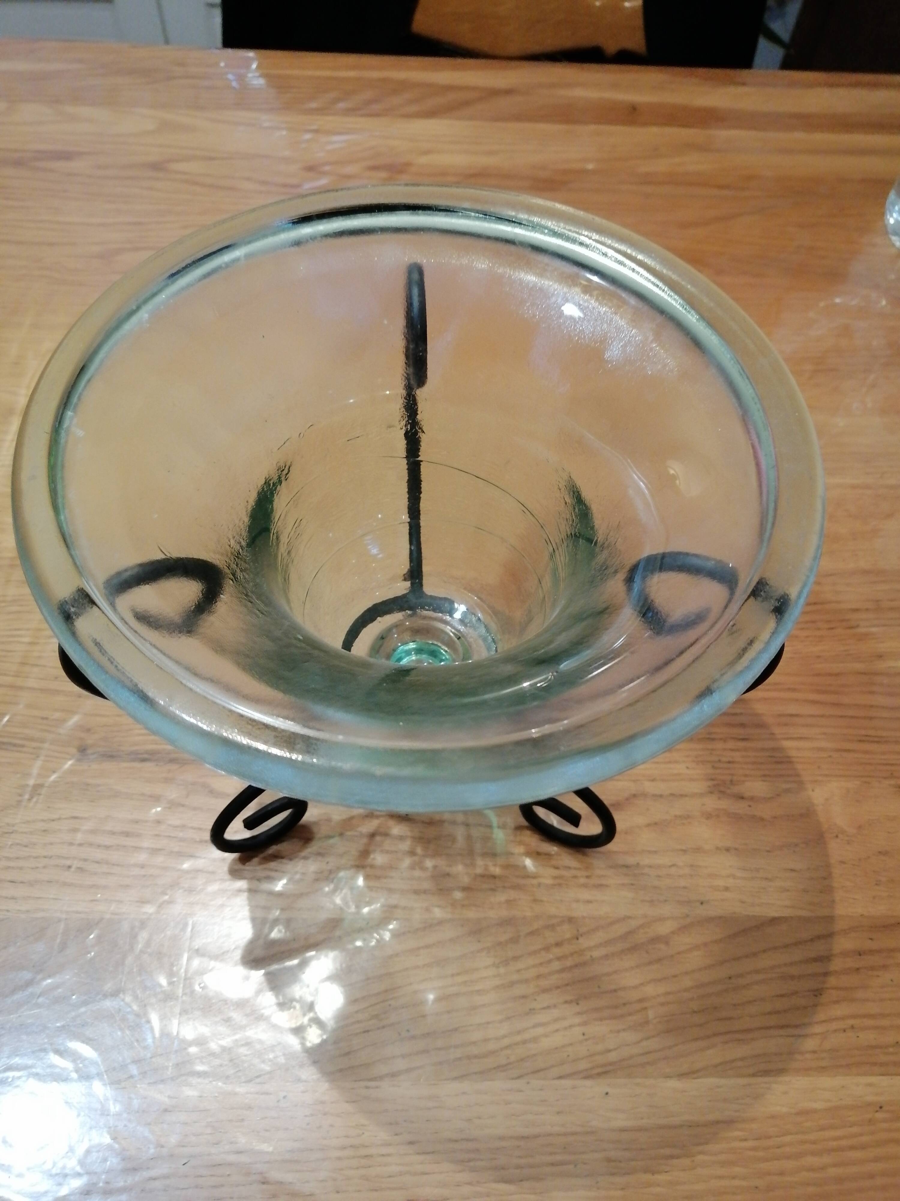 Vase en verre sur pieds fer forgé vintage
