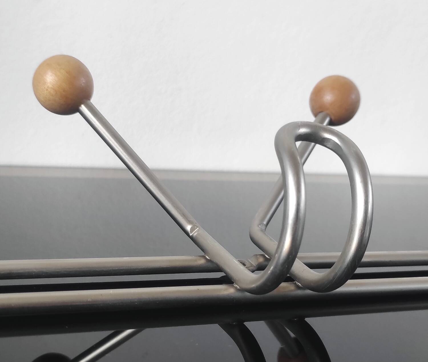 Vintage wall coat rack in brushed metal with wooden balls – Year design