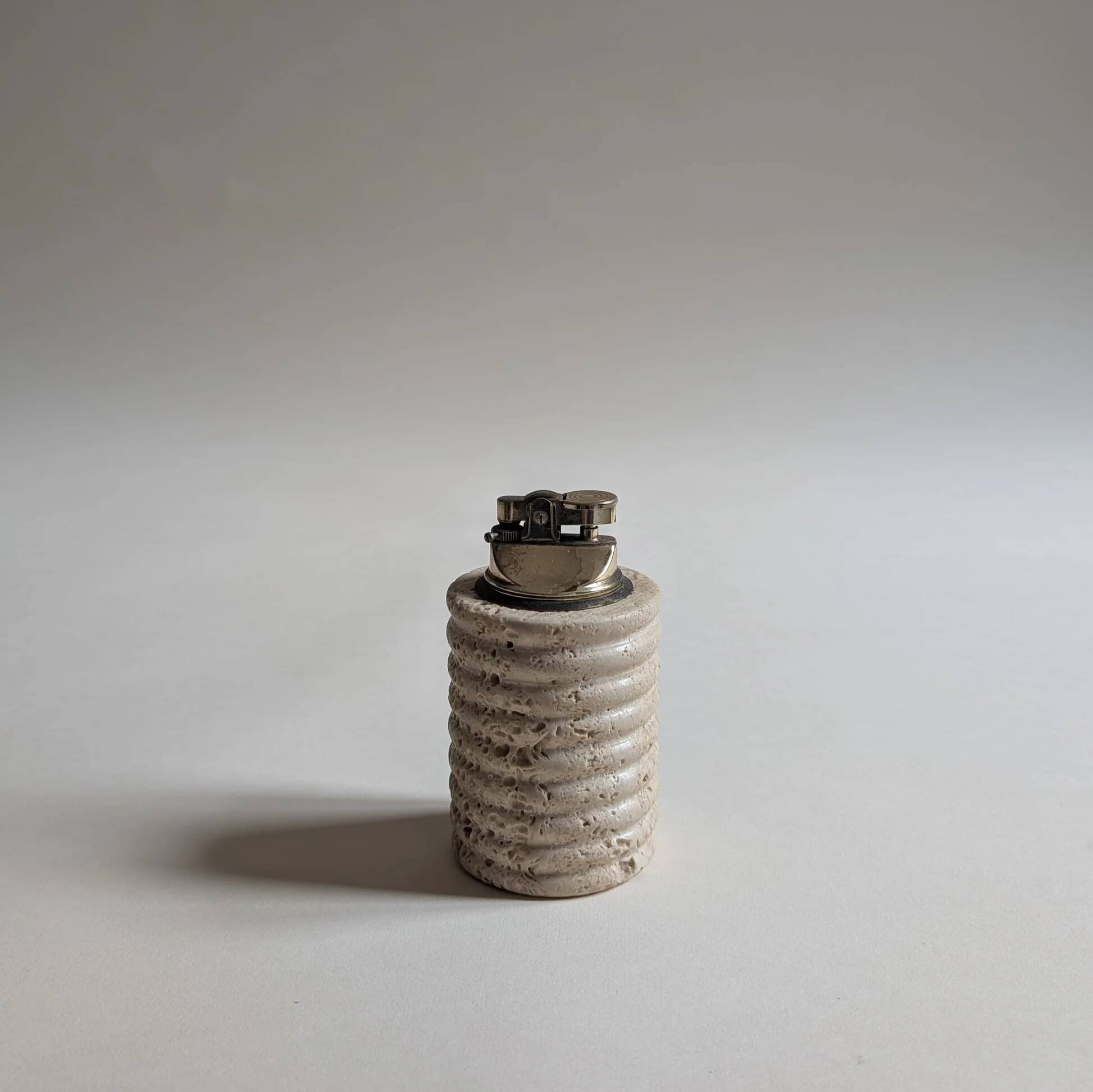 Briquet en travertin