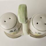 Ceramic salt & pepper shakers in good condition