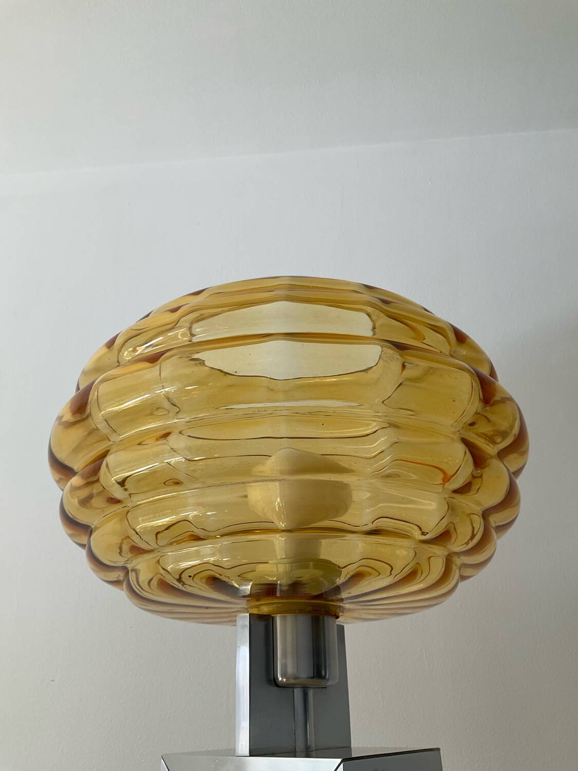 Vintage lamp in amber glass and aluminum