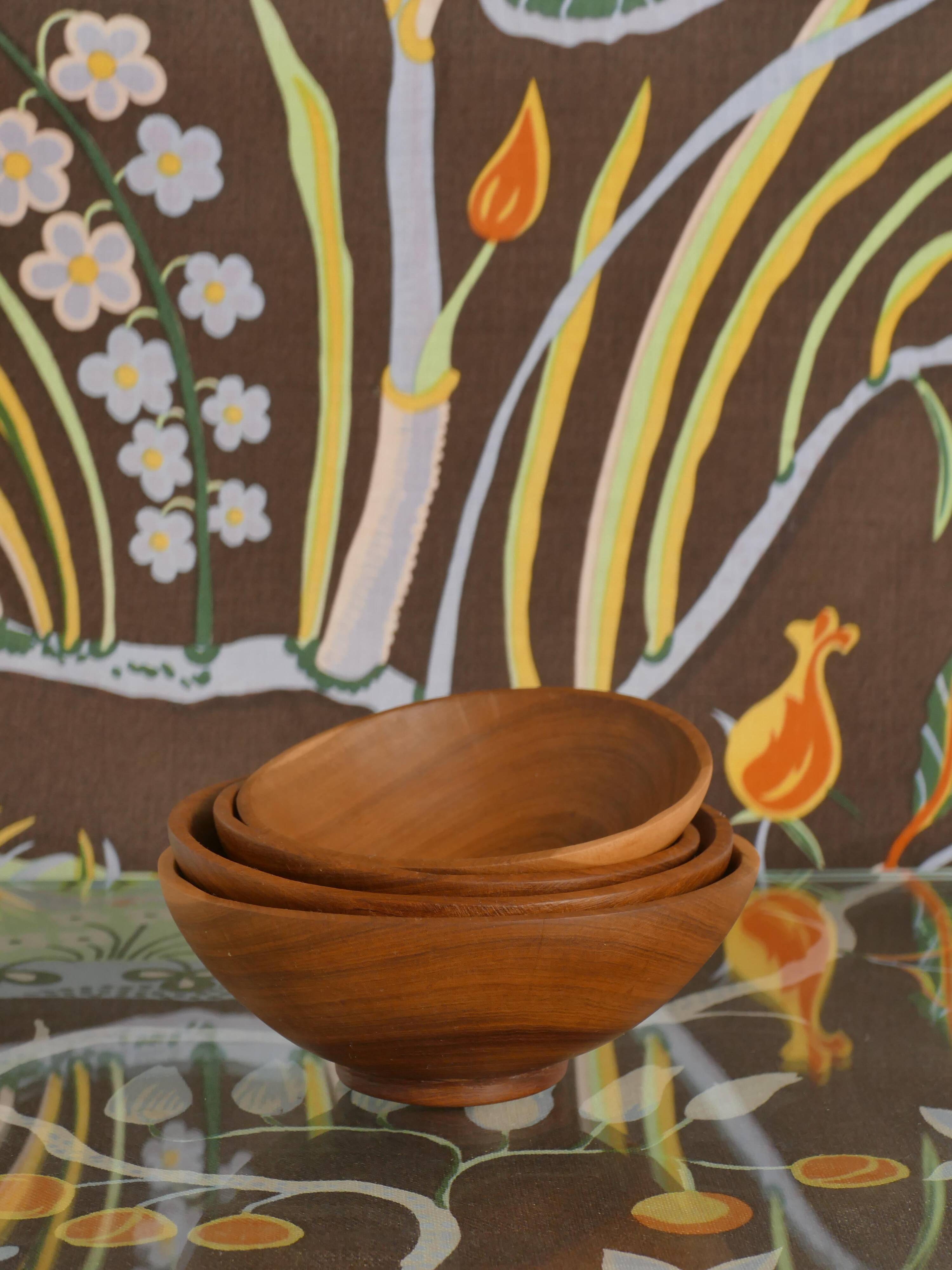 Handmade Akacia Wood Bowls, Set of 4