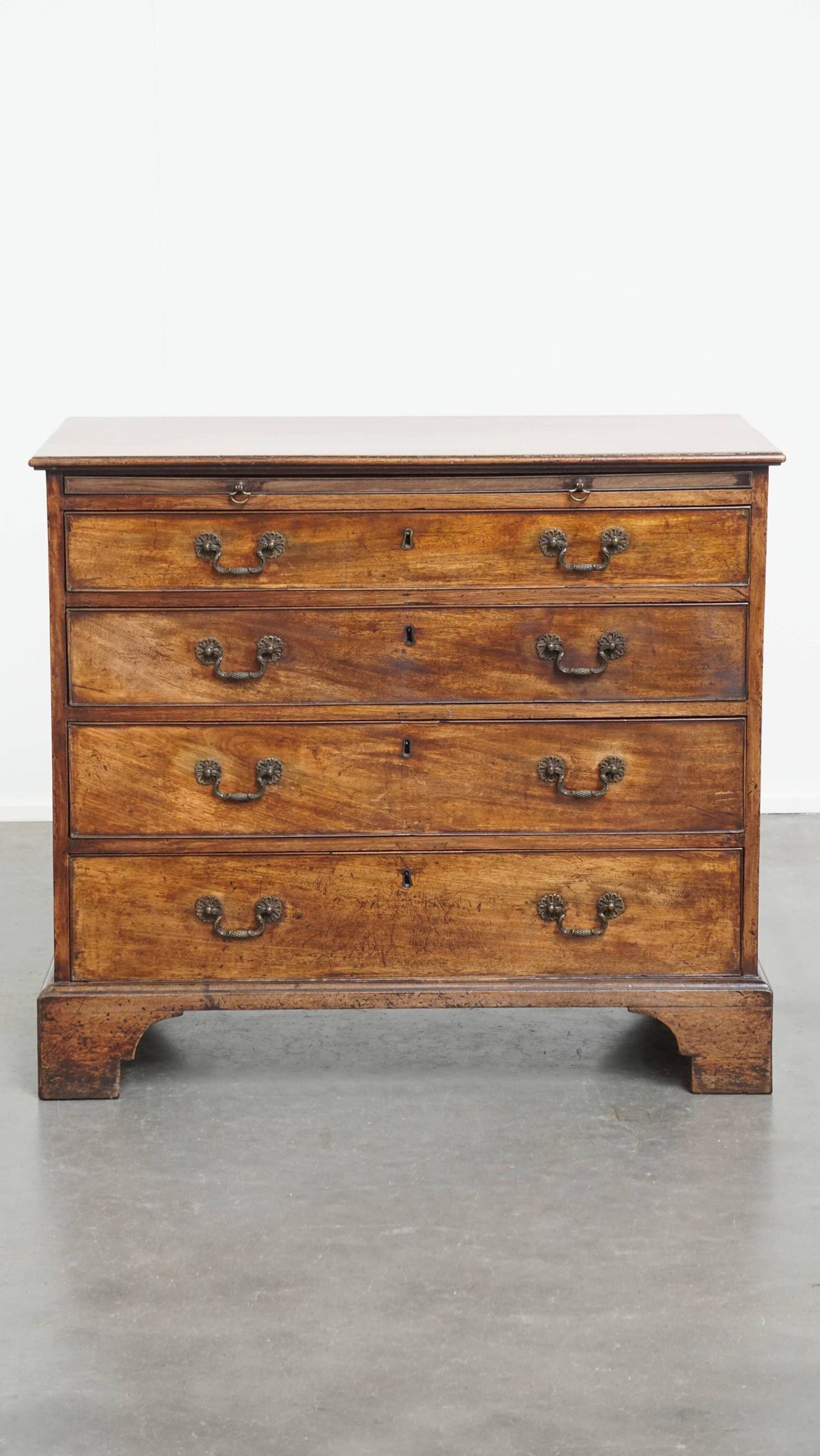 Antique 18th-Century English Chest of Drawers with Brushing Slide