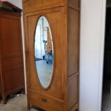Armoire parisienne avec miroir