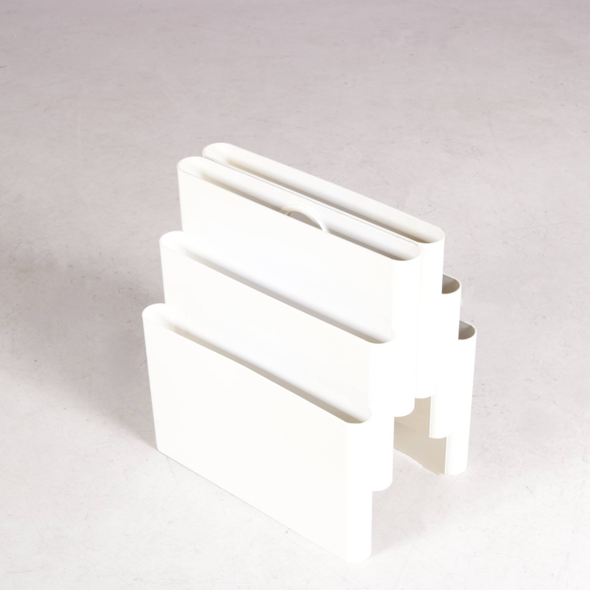 1970s Large model white plastic magazine rack / Giotto Stoppino / Kartell,