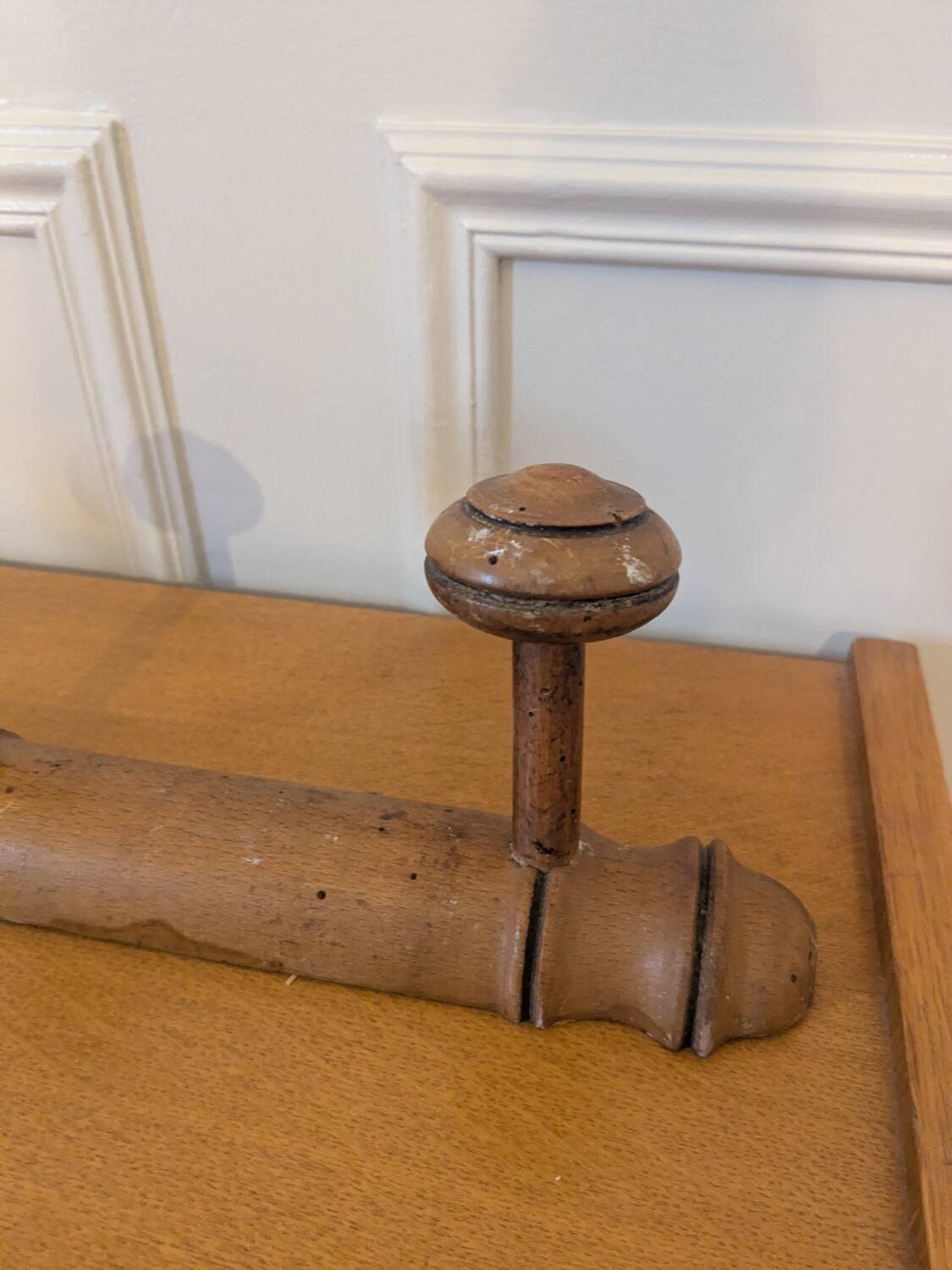 Wall-mounted coat rack