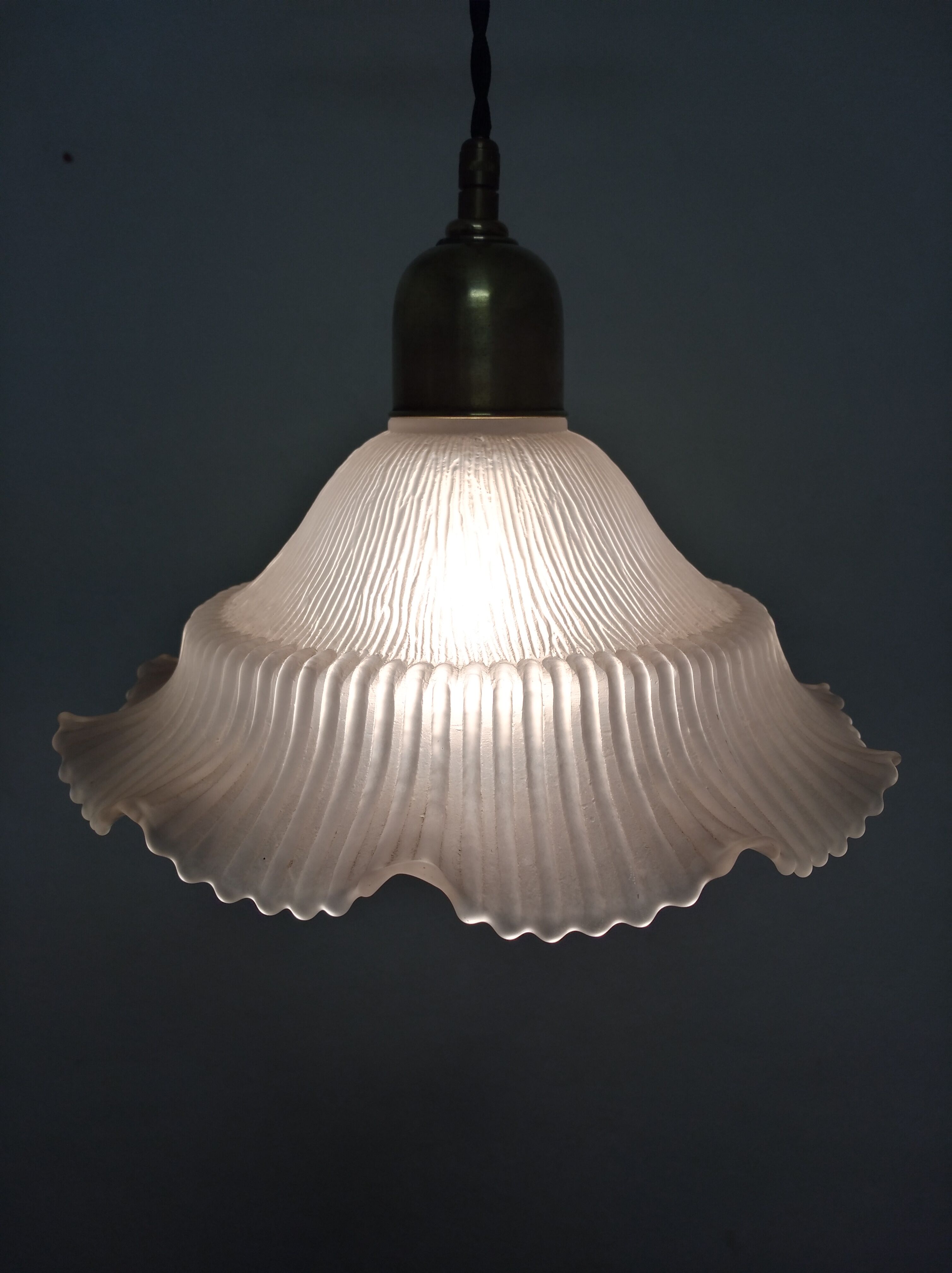 Vintage shortbread glass suspension