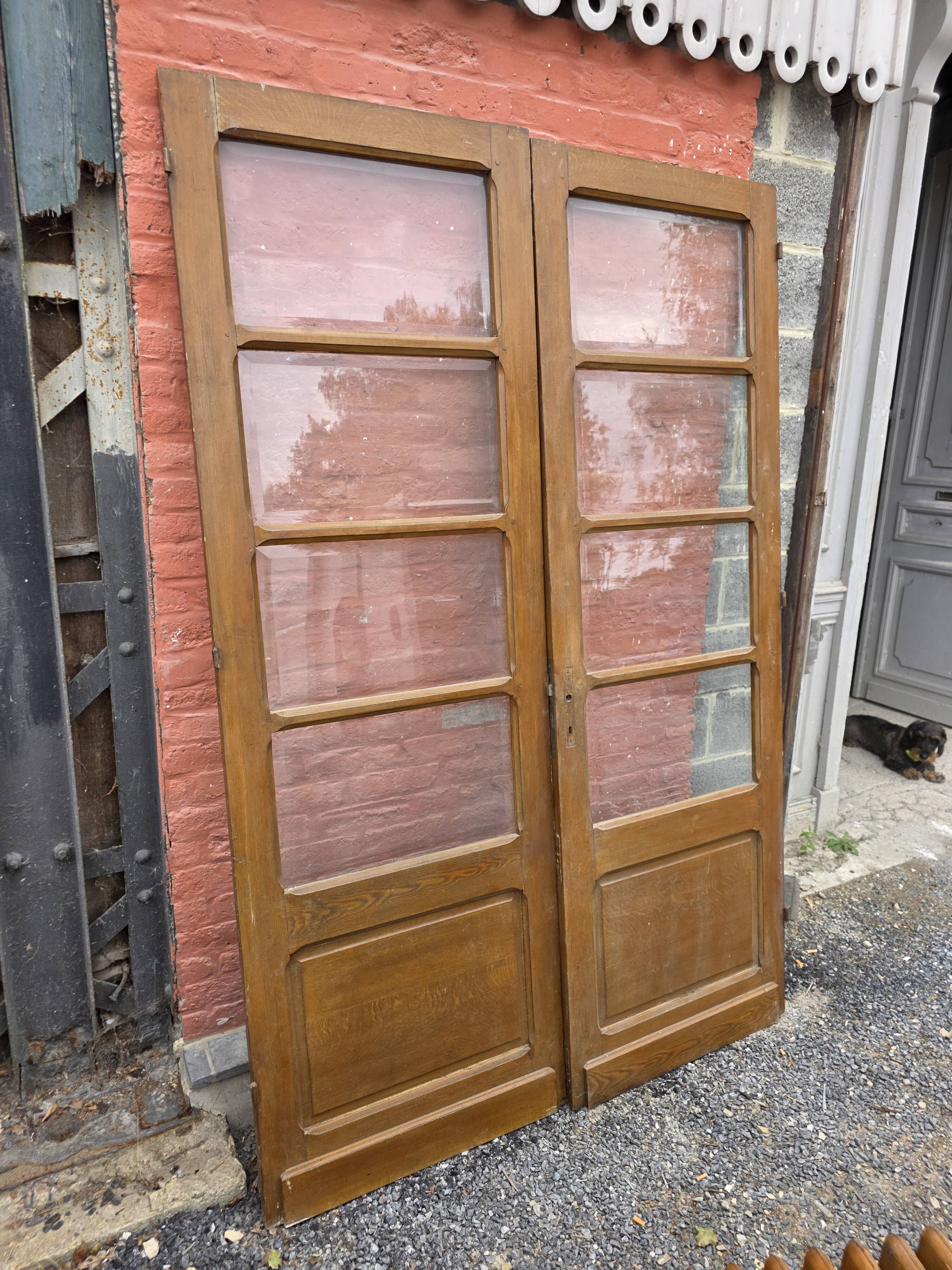 Paire de portes de séparation anciennes, verres biseautés