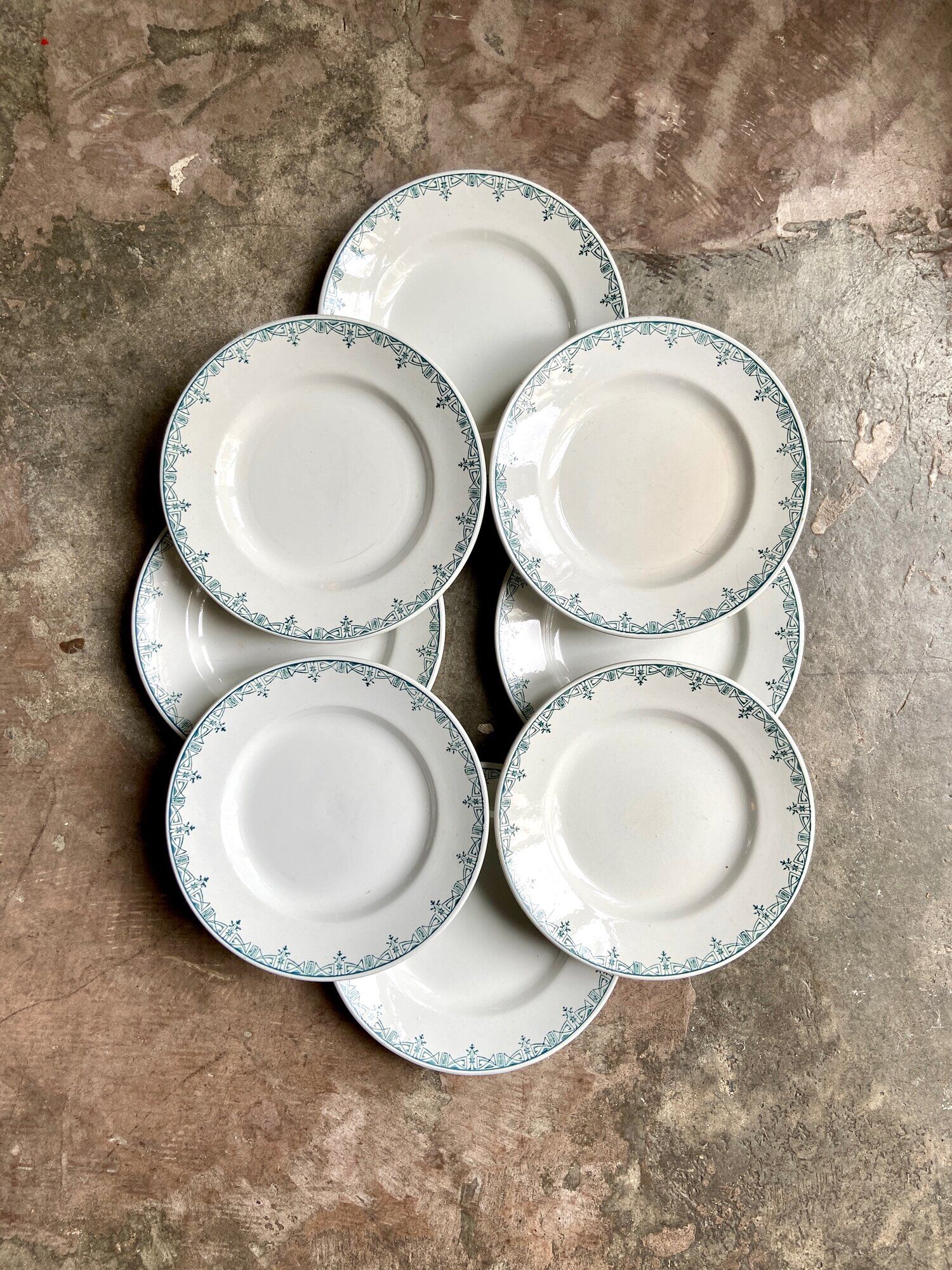 8 flat plates St Amand & Hamage in iron earth