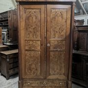 Armoire à placage de loupe