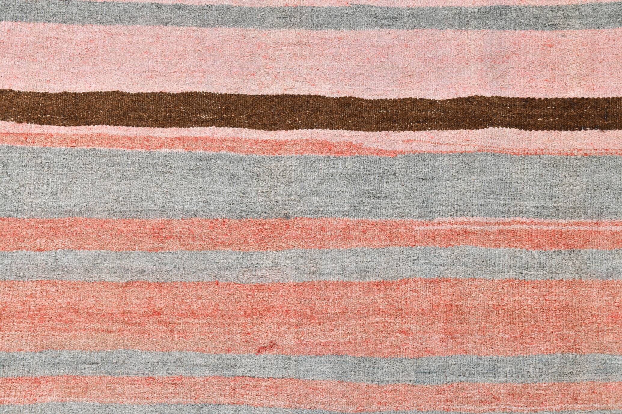 Tapis Kilim bohème rouge pâle et vert, 193 x 222 cm