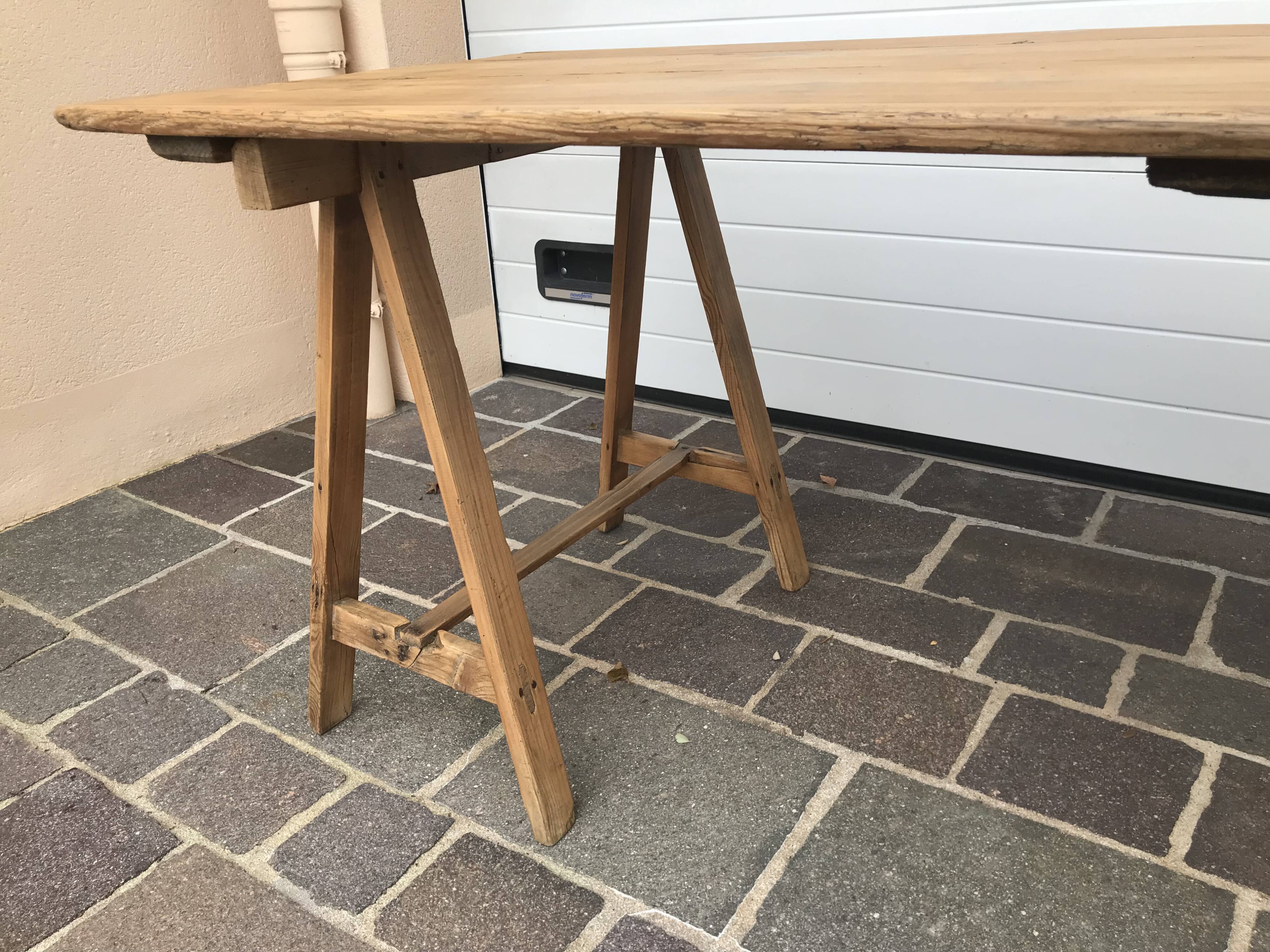 Winegrower's farm table