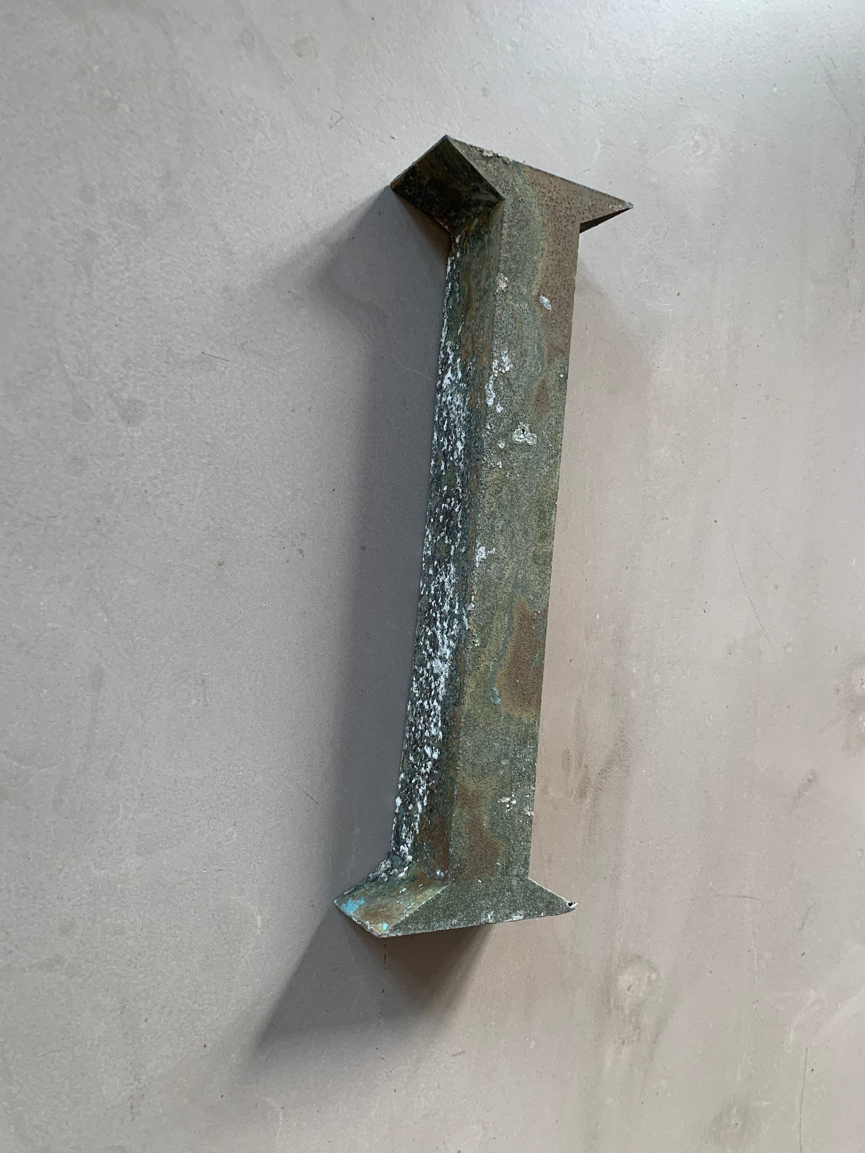 Lettre d’enseigne ancienne I