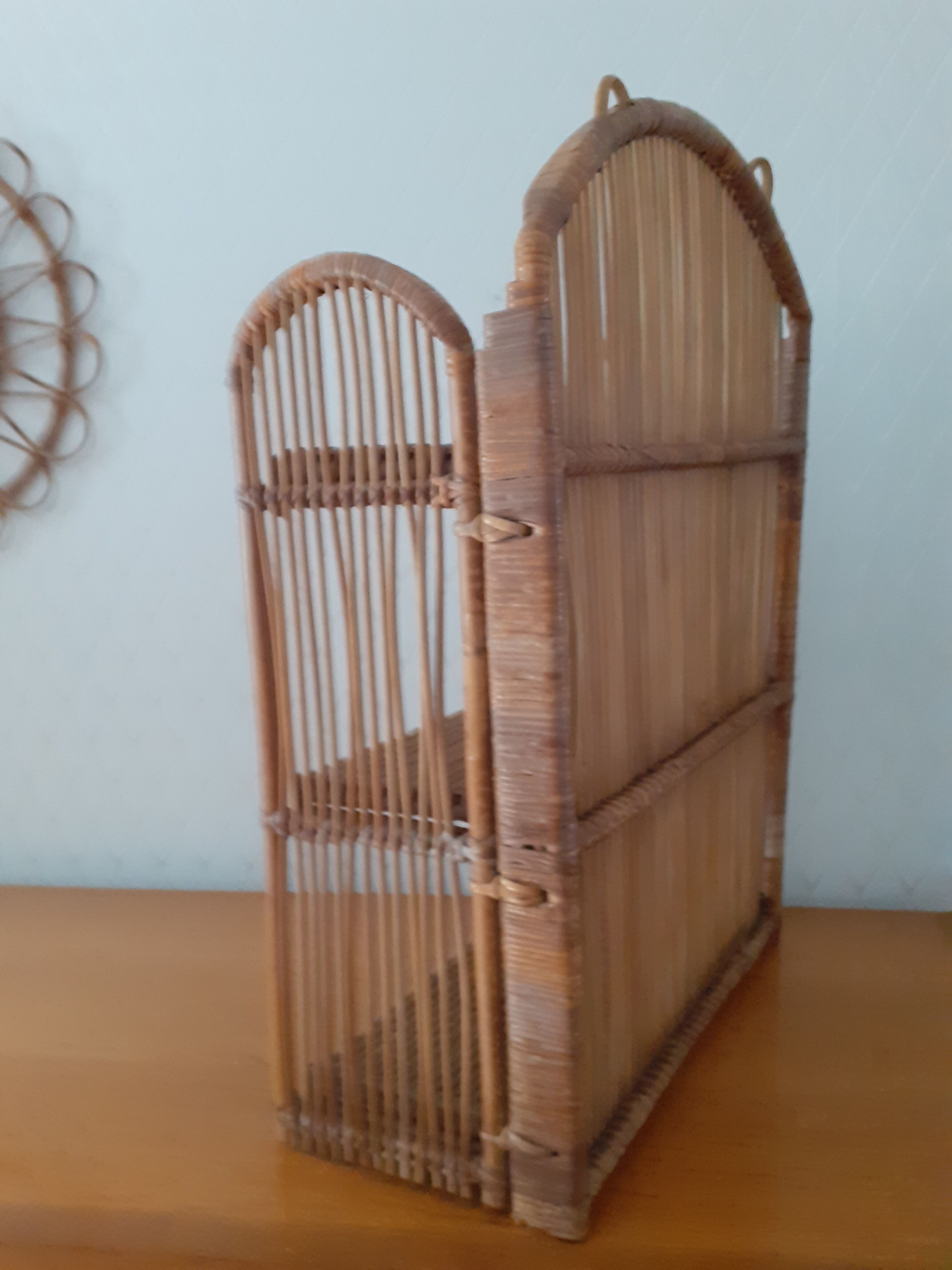 Rattan shelf to hang or lay