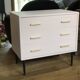Commode rose rénovée