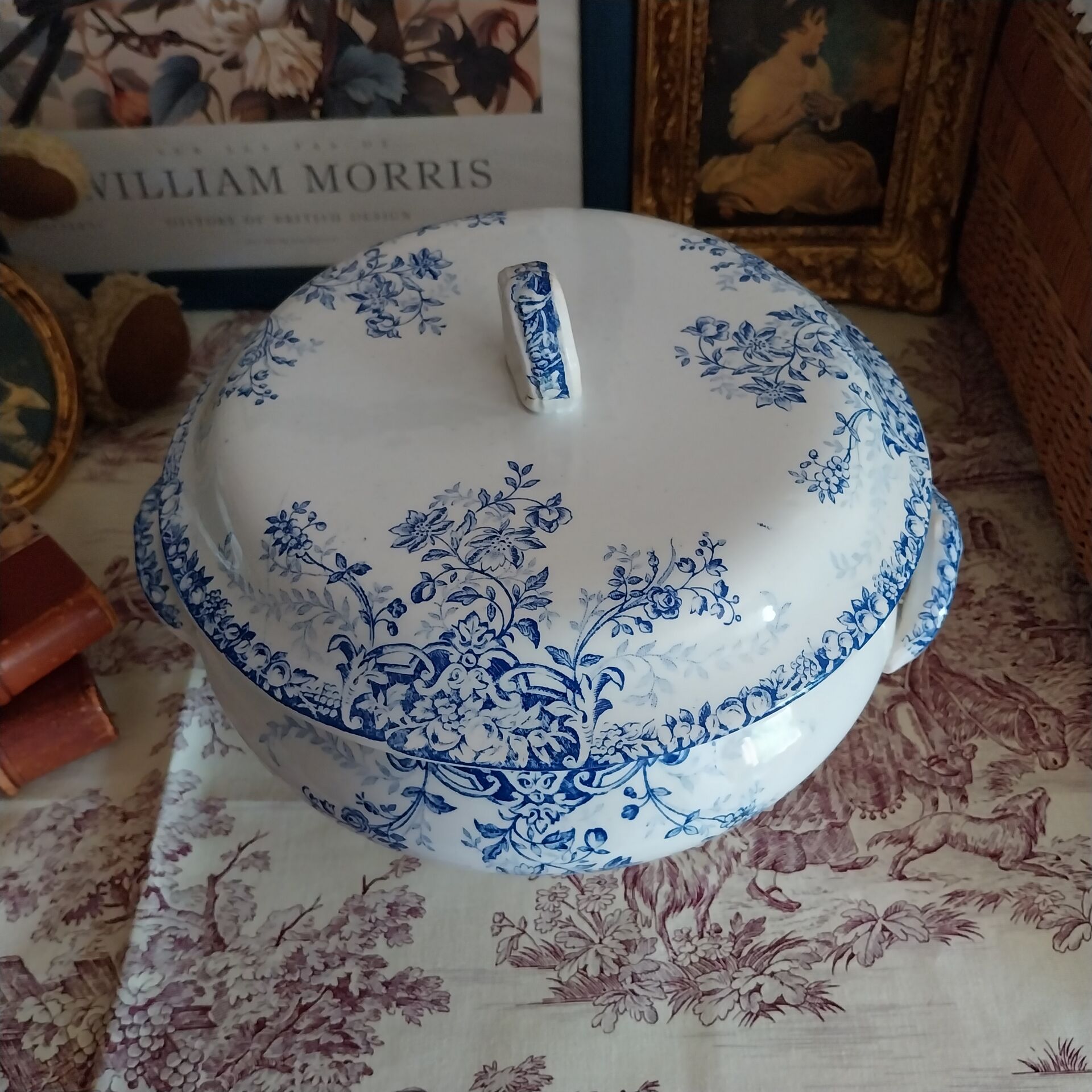 Old ironstone soup tureen St Amand